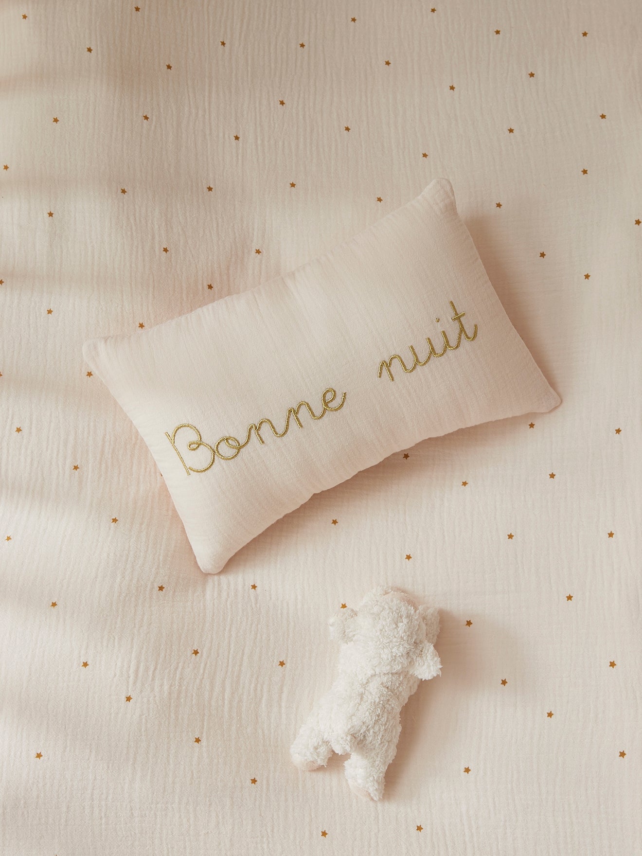 Kussentje in tetrastof met goudkleurig borduursel