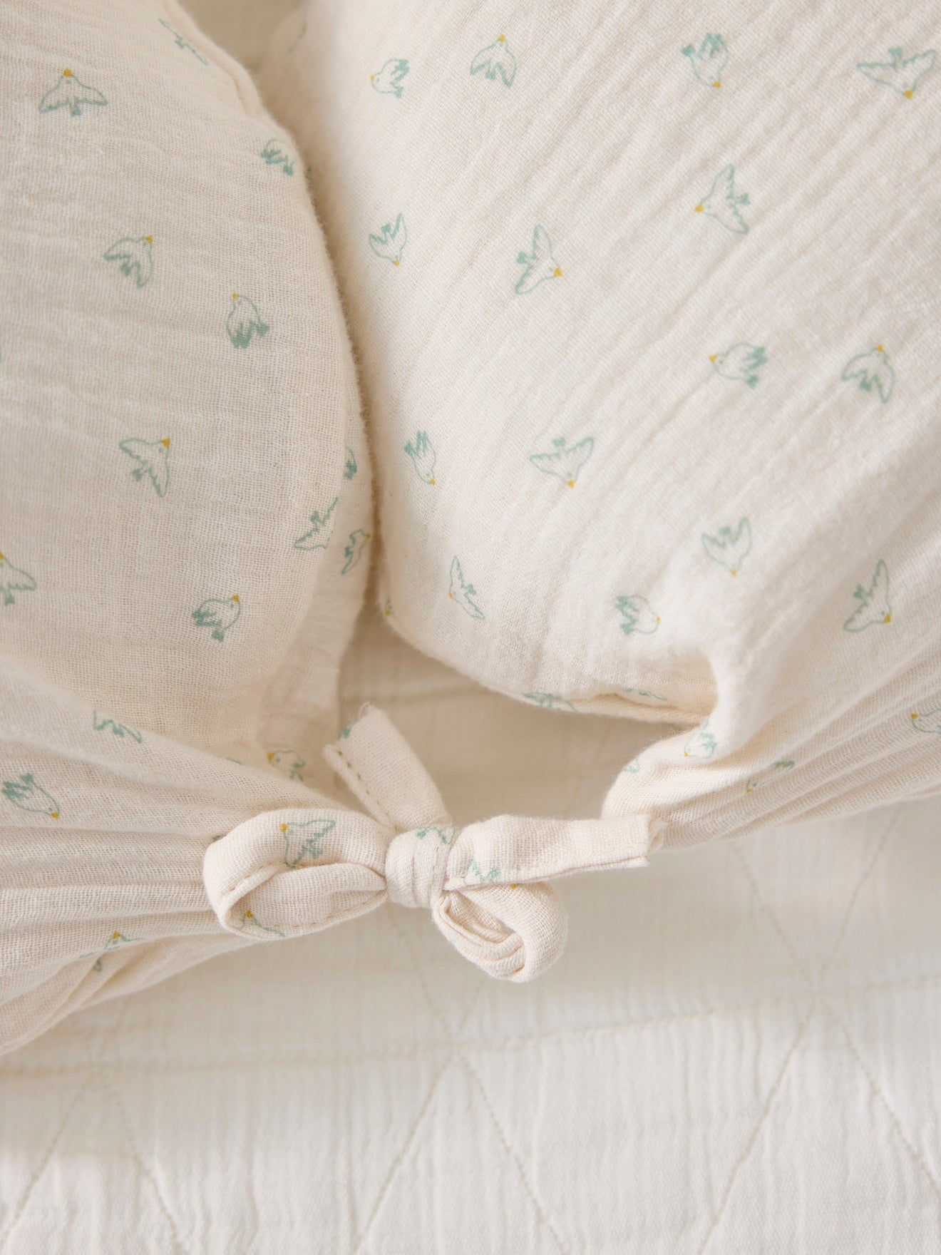 Coussin d'allaitement en gaze de coton hirondelles