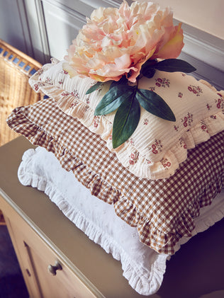 Coussin volanté en gaze de coton
