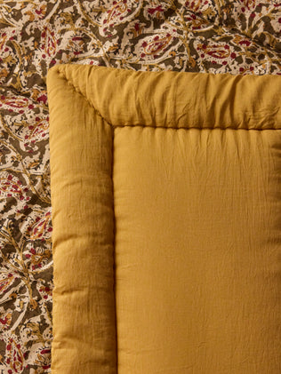 Katoenen gewatteerde sprei met bloemenprint