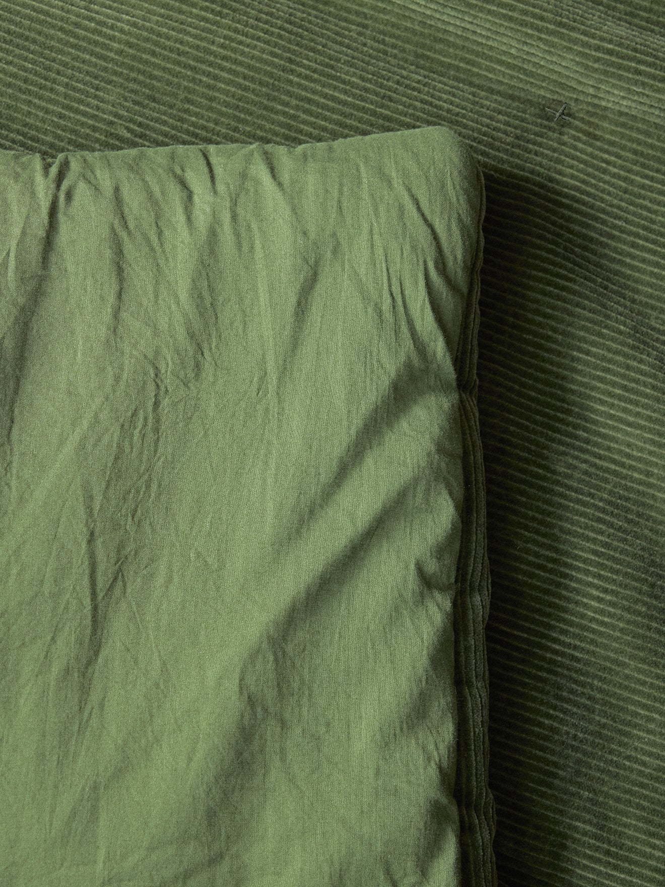 Gewatteerde sprei in ribfluweel