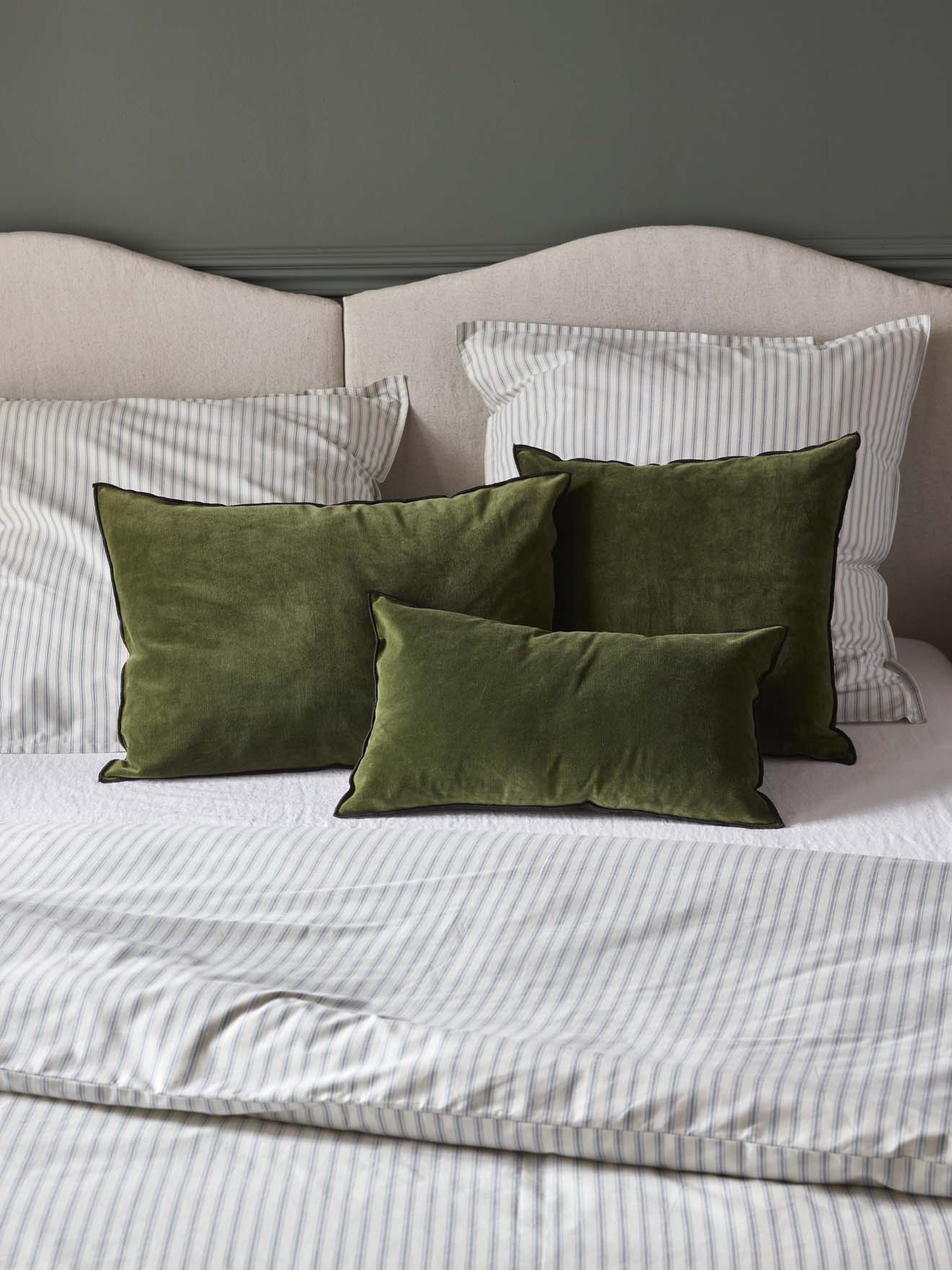 Housse de coussin velours biais noir