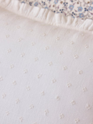 Housse de coussin broderie anglaise