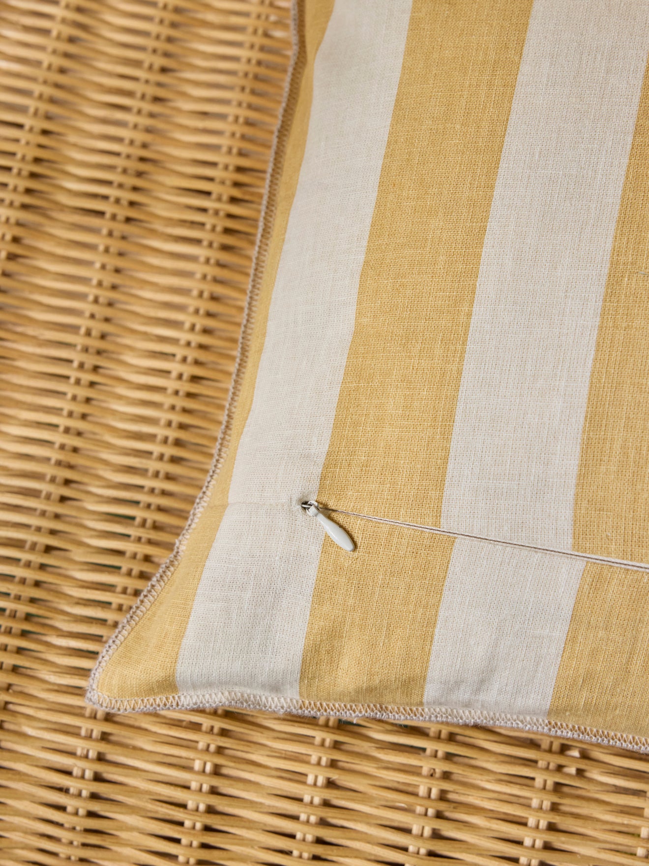 Housse de coussin rayée en coton/lin