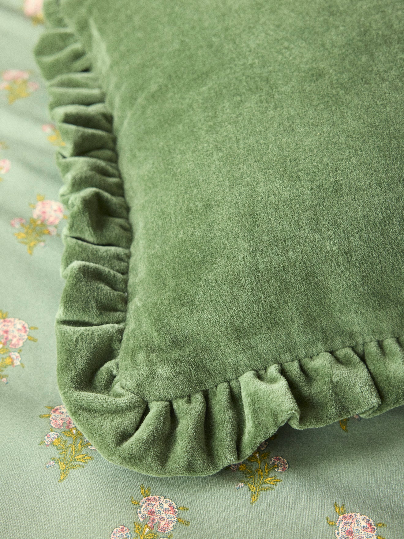 Kussenhoes met strook in glad velours