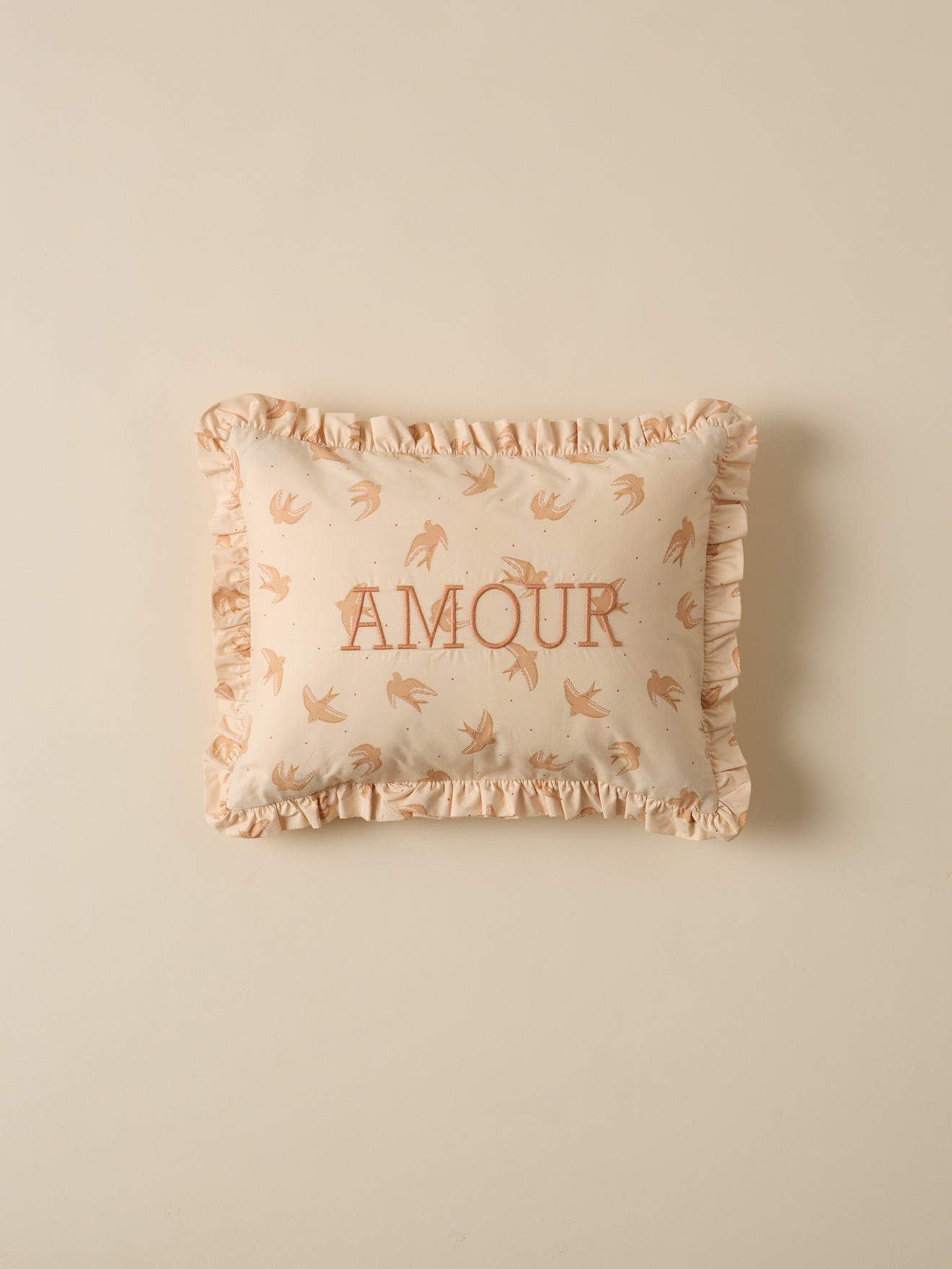 Kussen met "Amour" borduursel
