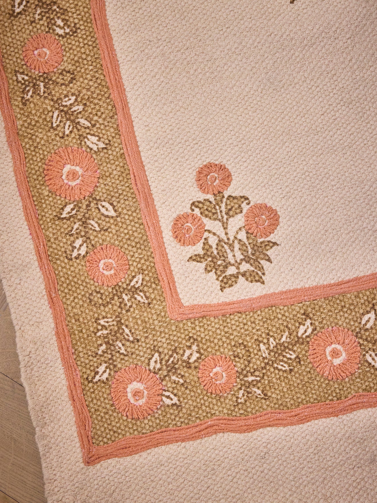 Tapis Agathe en coton brodé - Grand modèle