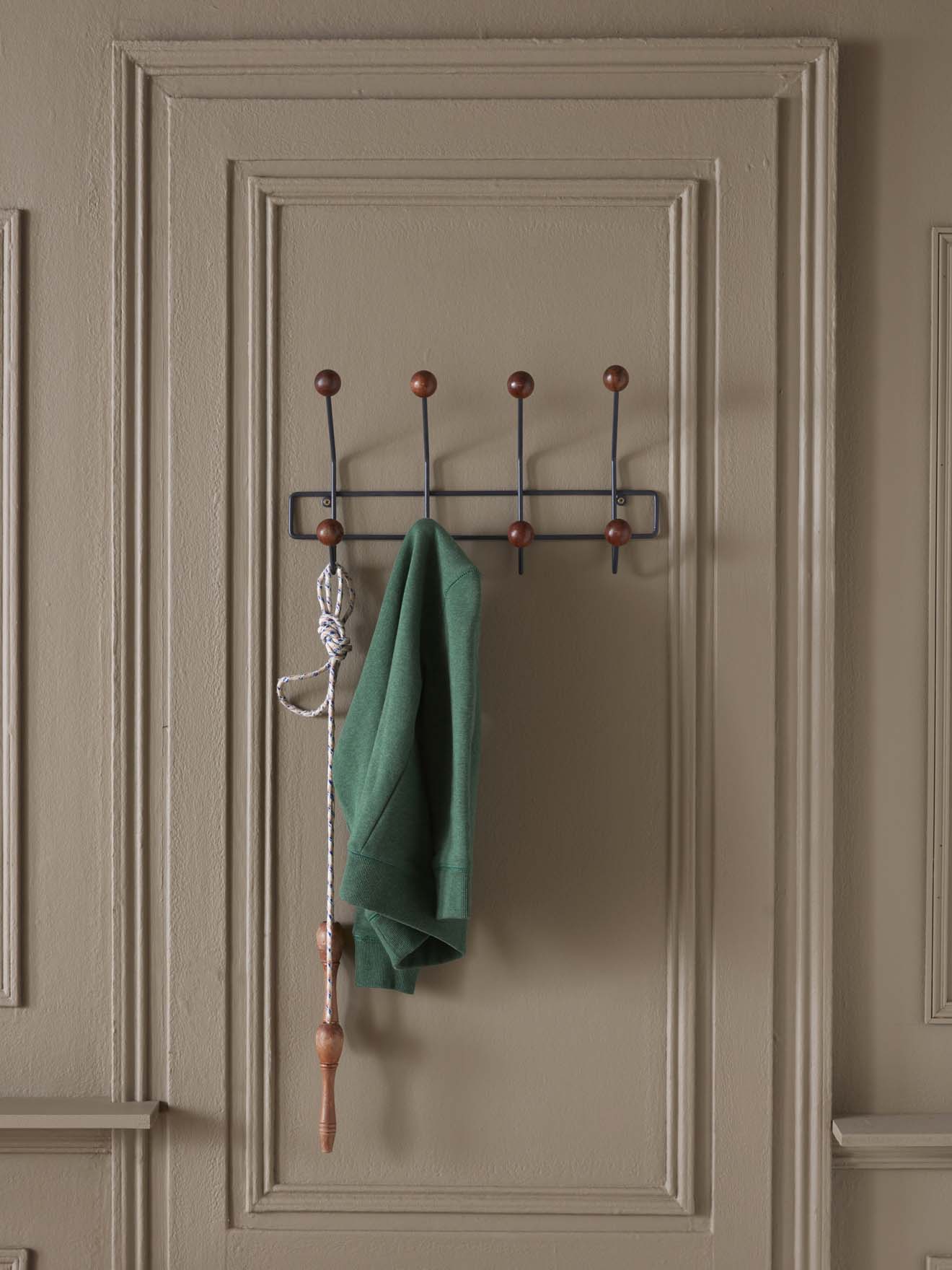 Patère Alice 8 boules en métal et bois