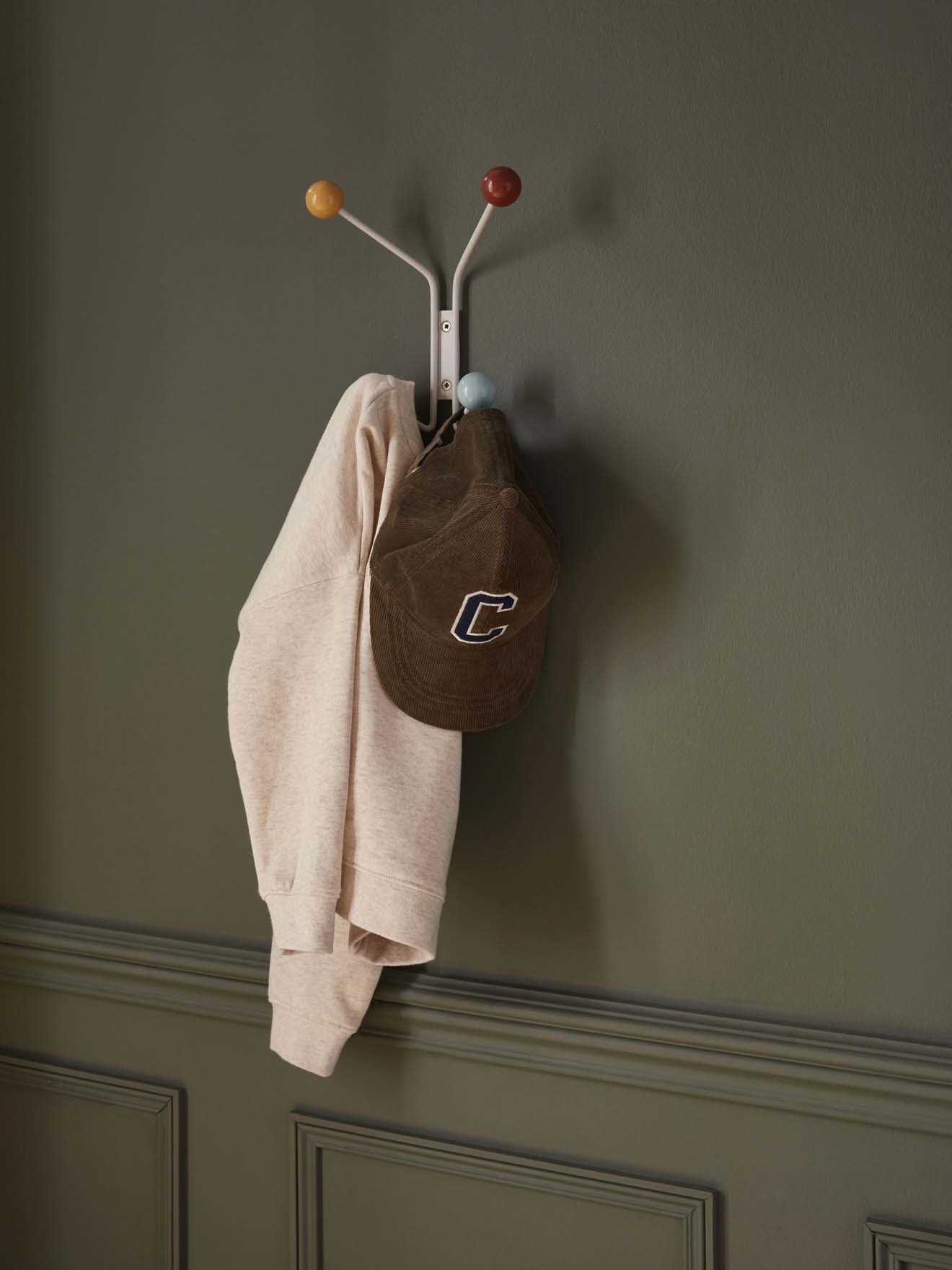 Wandkapstok met 4 bollen in metaal en hout "Alice"