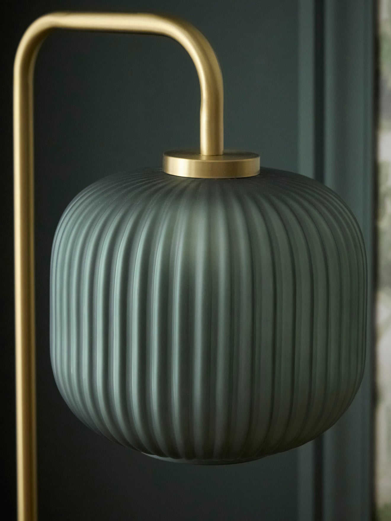 Staande lamp in metaal en geribbeld glas "Arsène"