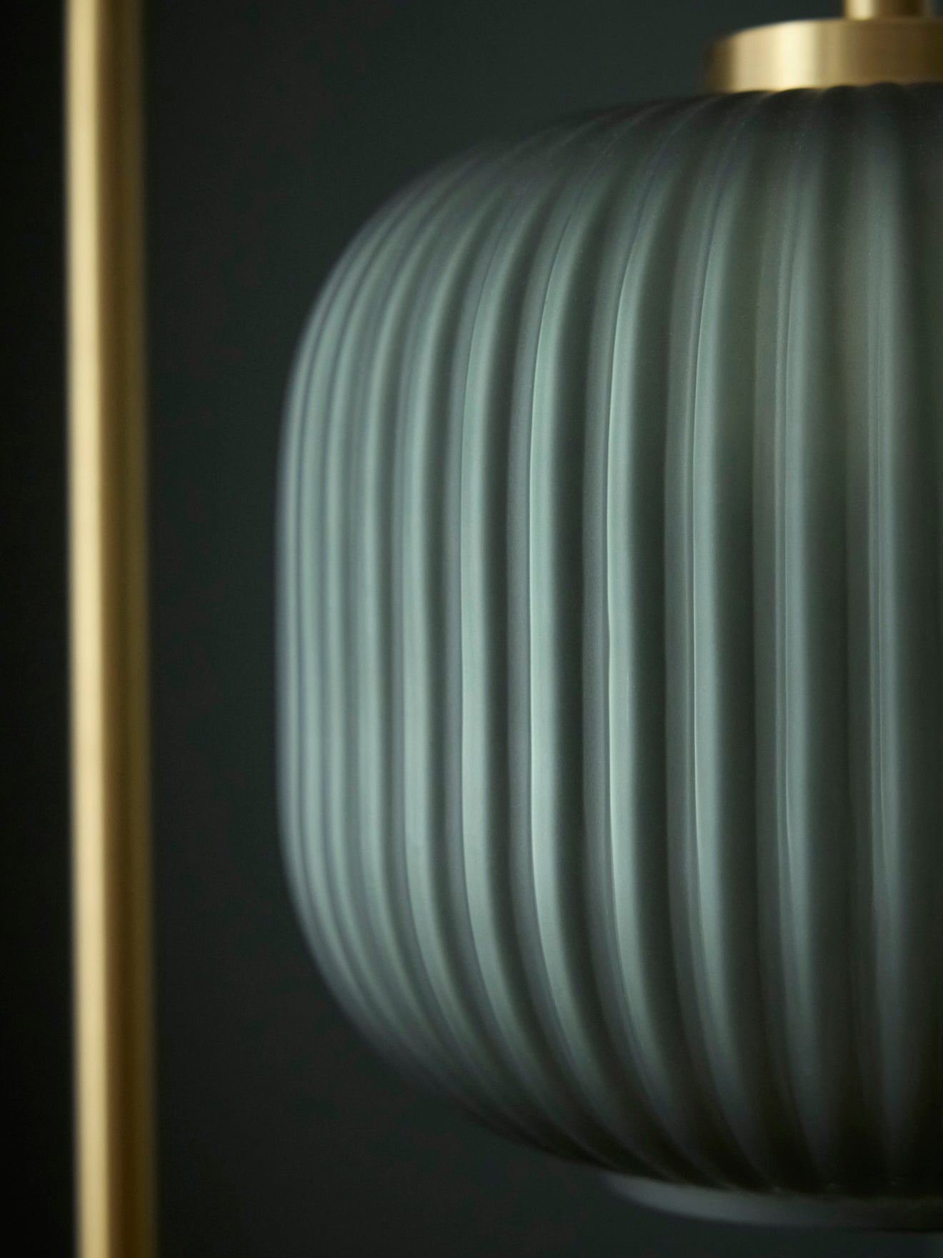Staande lamp in metaal en geribbeld glas "Arsène"