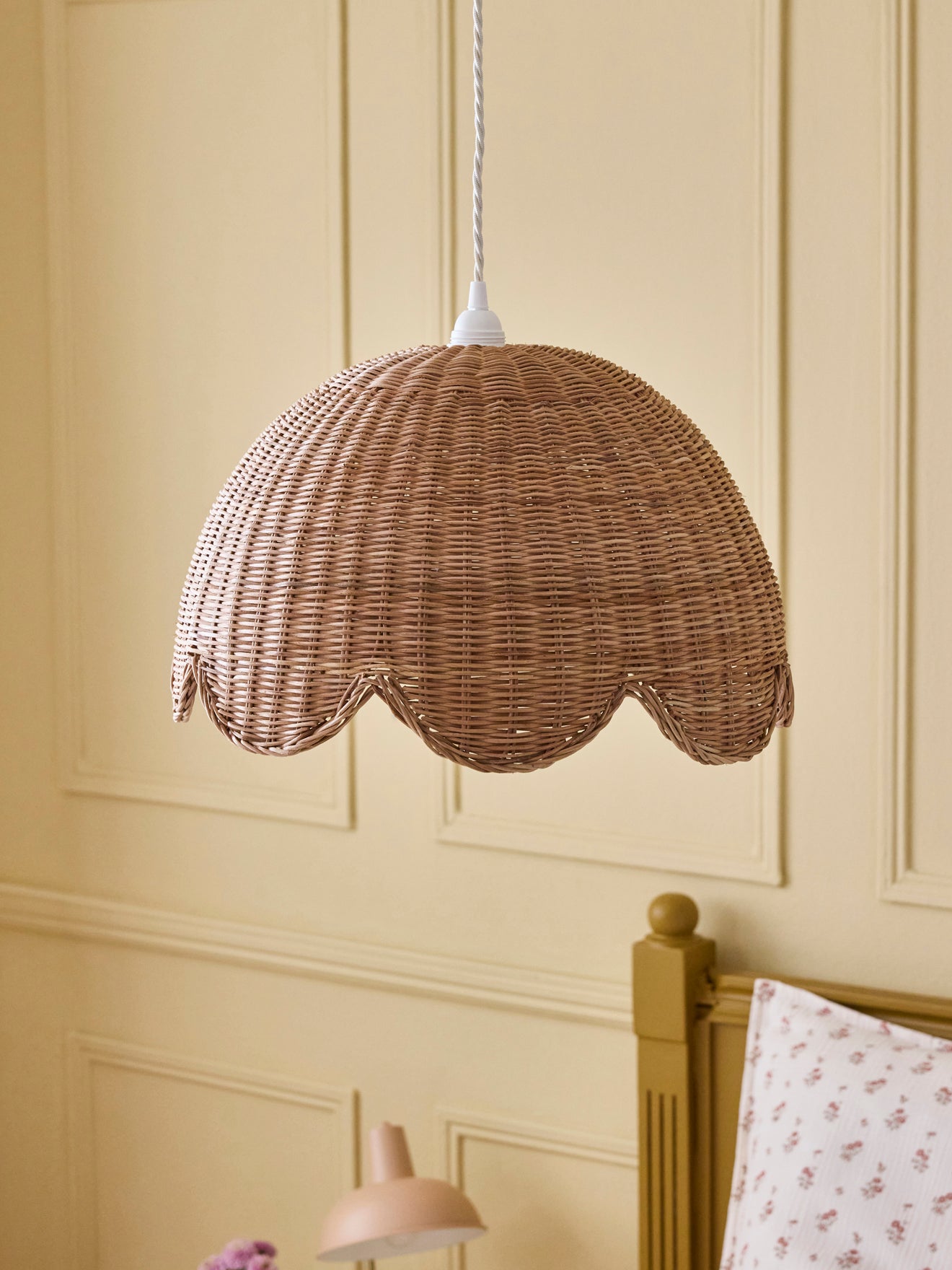 Suspension fleur en rotin