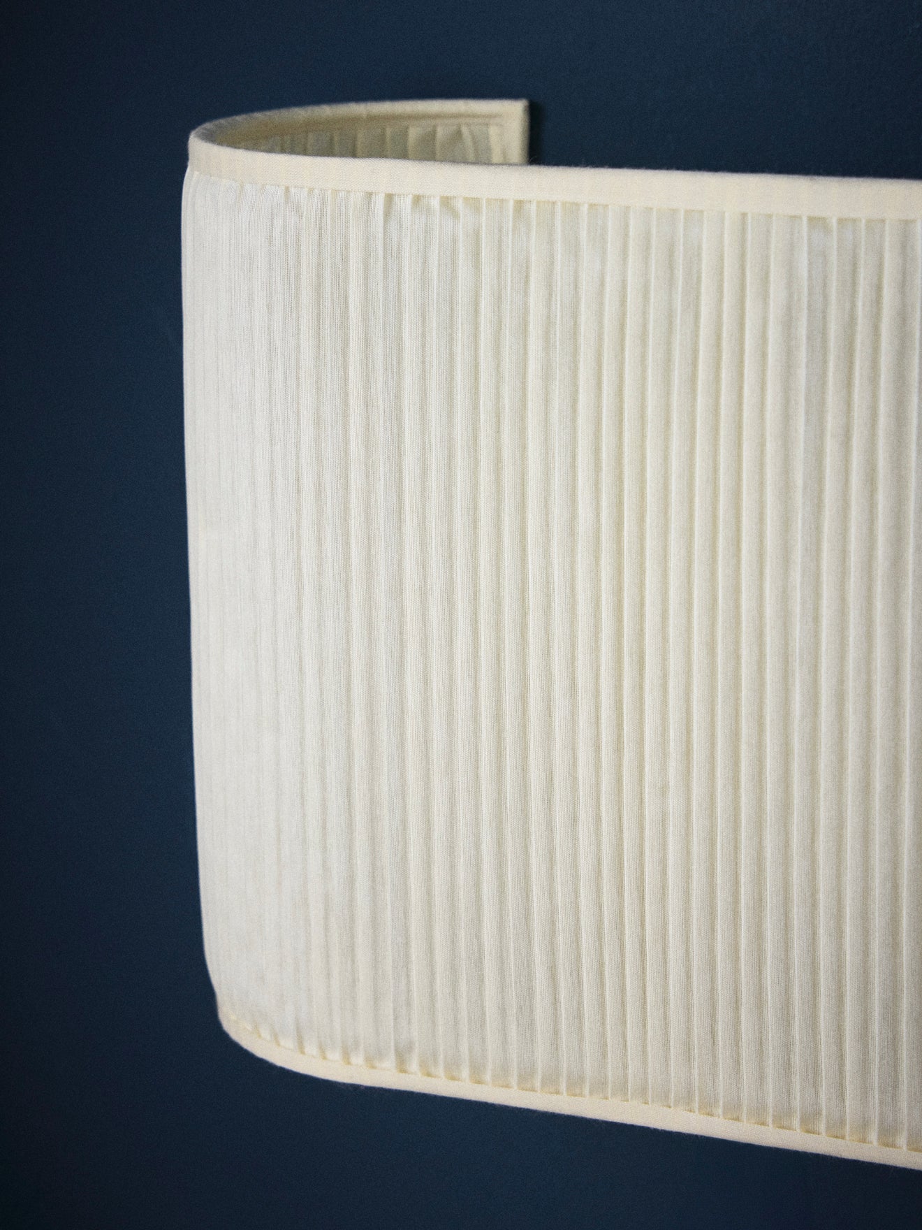 Ovaalvormige wandlamp met plooitjes