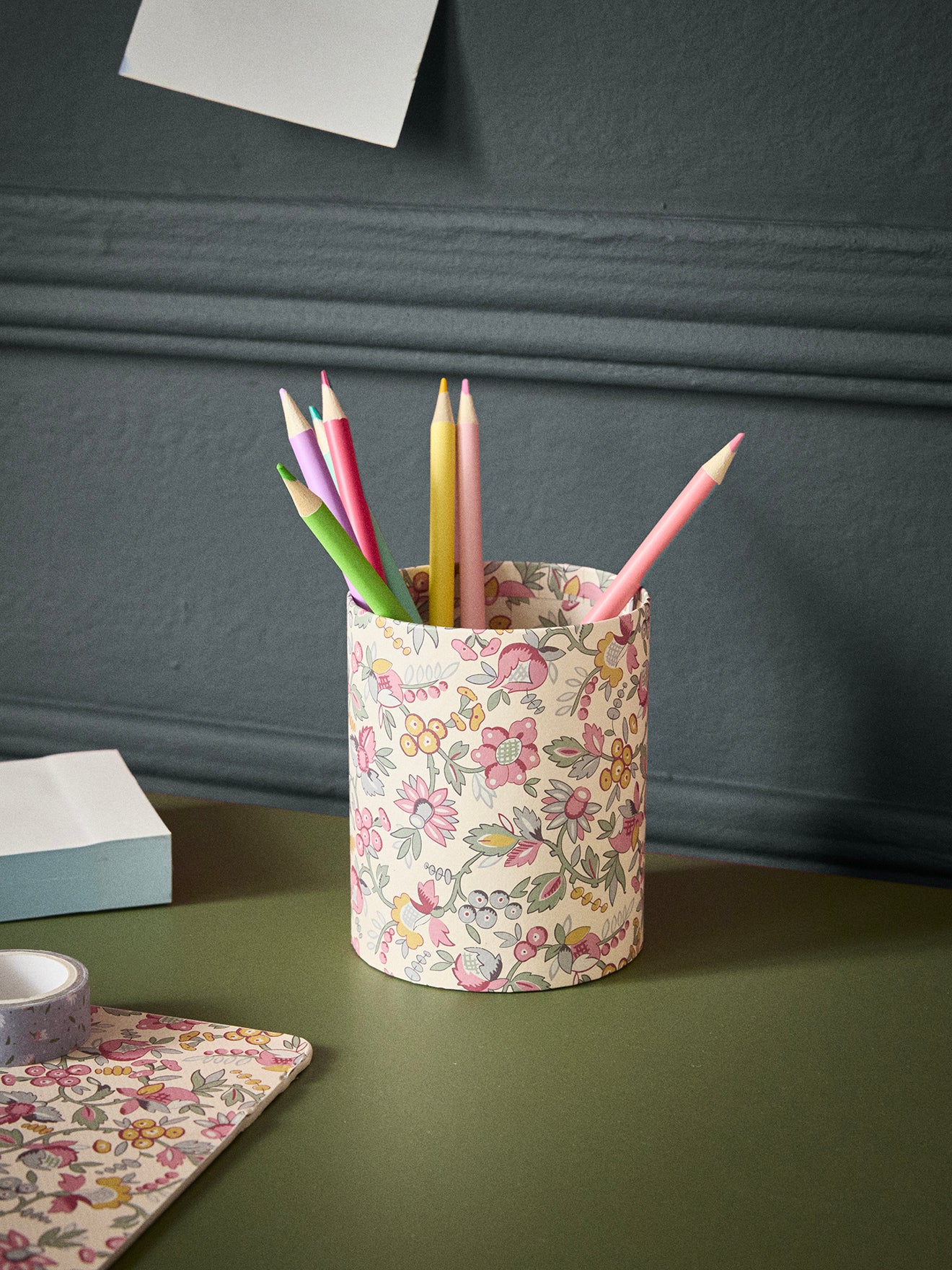 Pot à crayons en papier imprimé