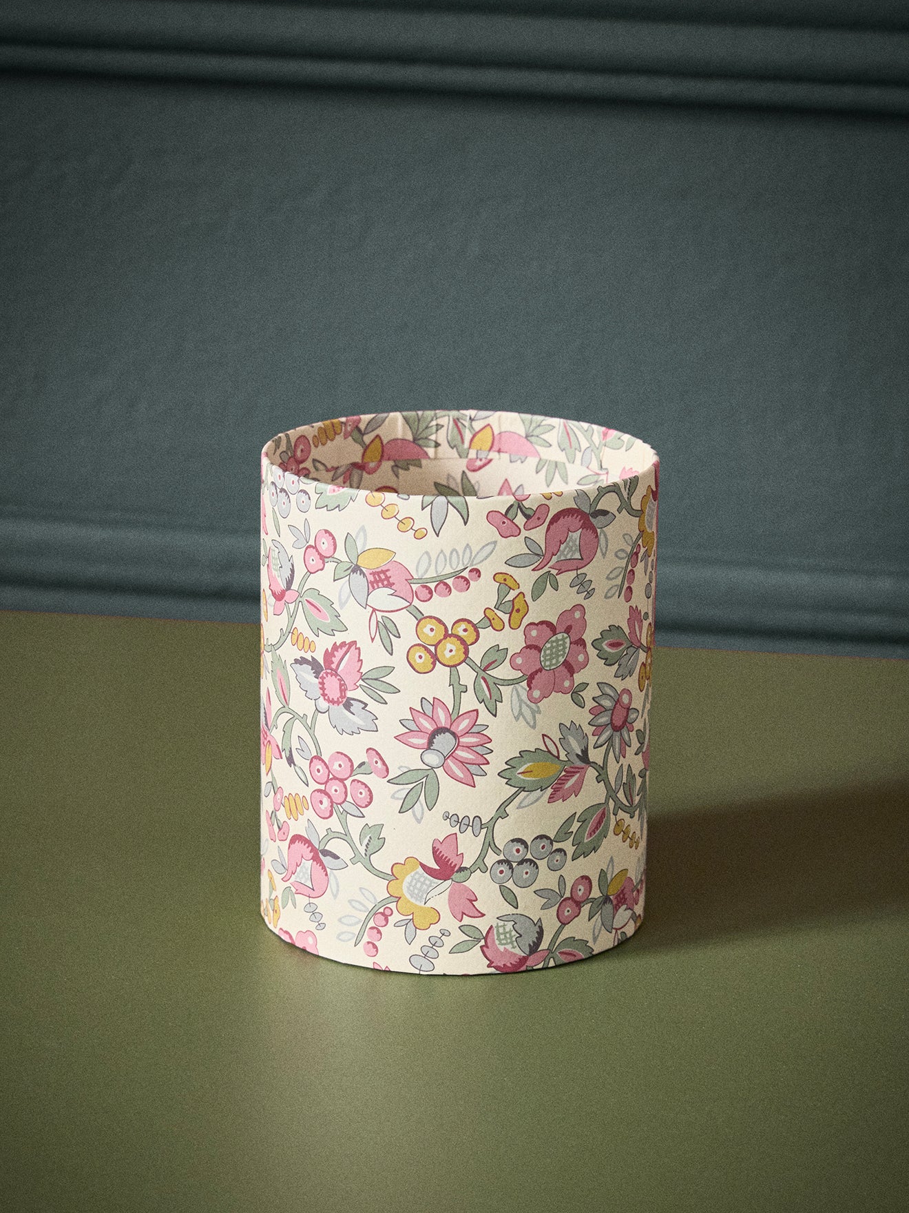 Pot à crayons en papier imprimé