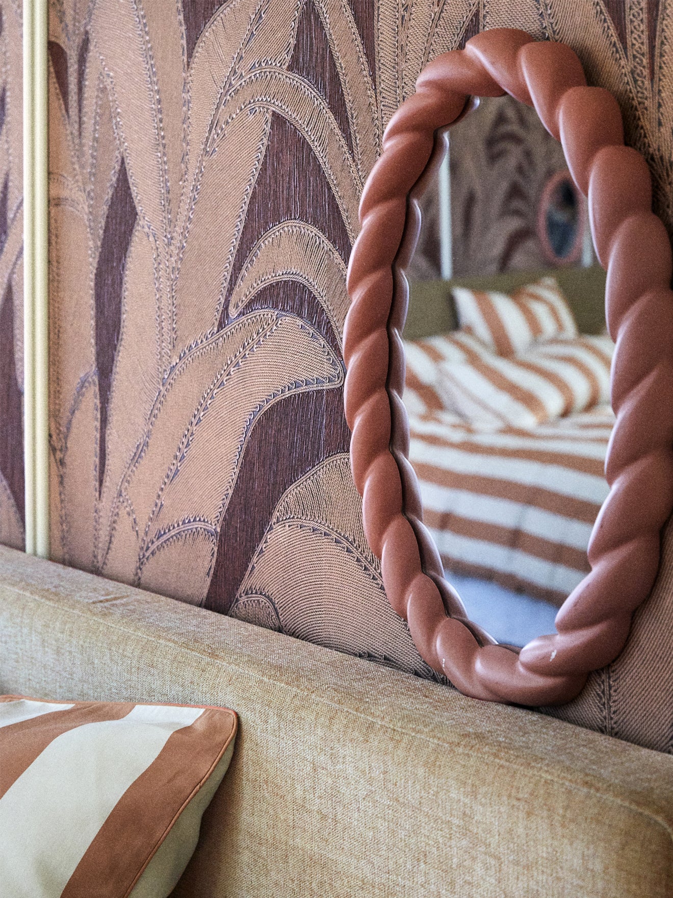 Miroir ovale torsadé