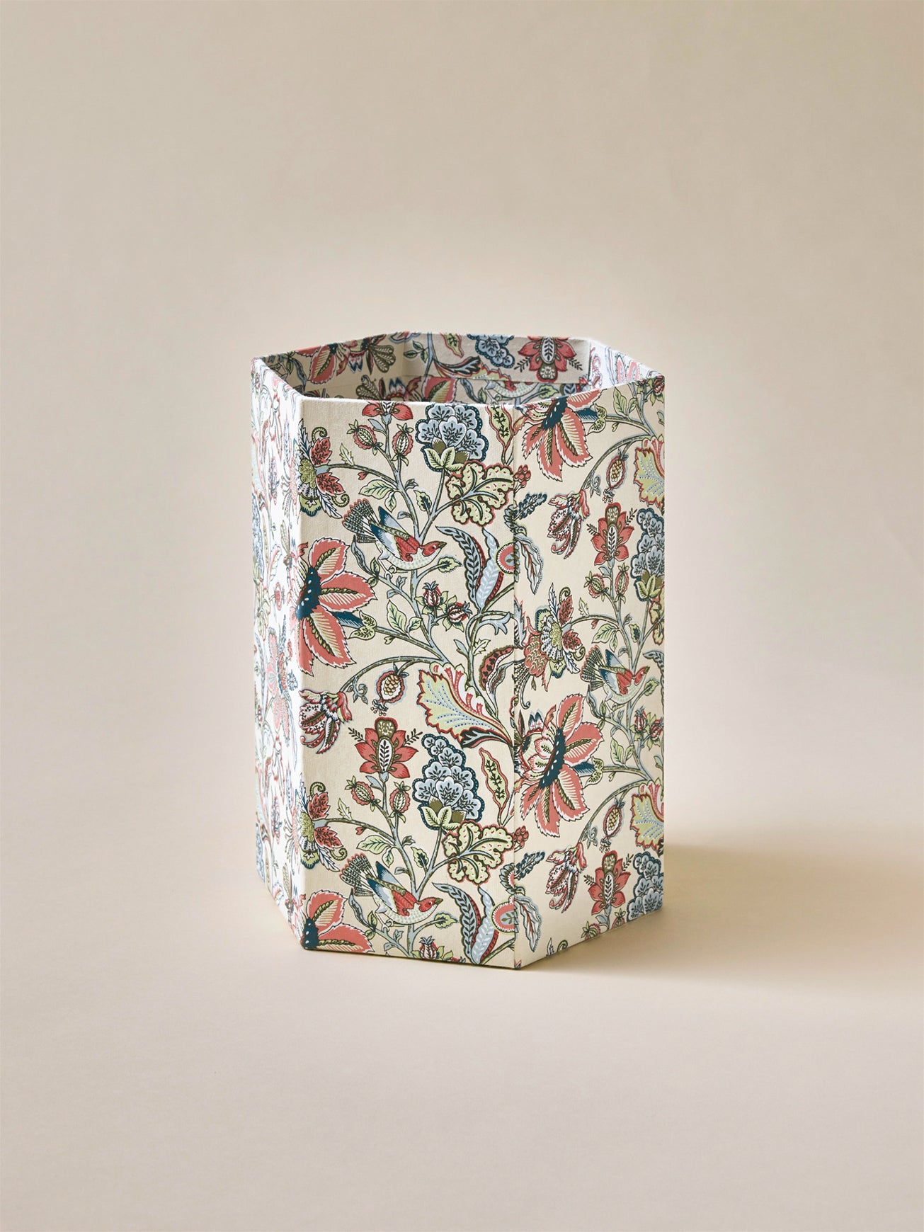 Corbeille à papier hexagonale