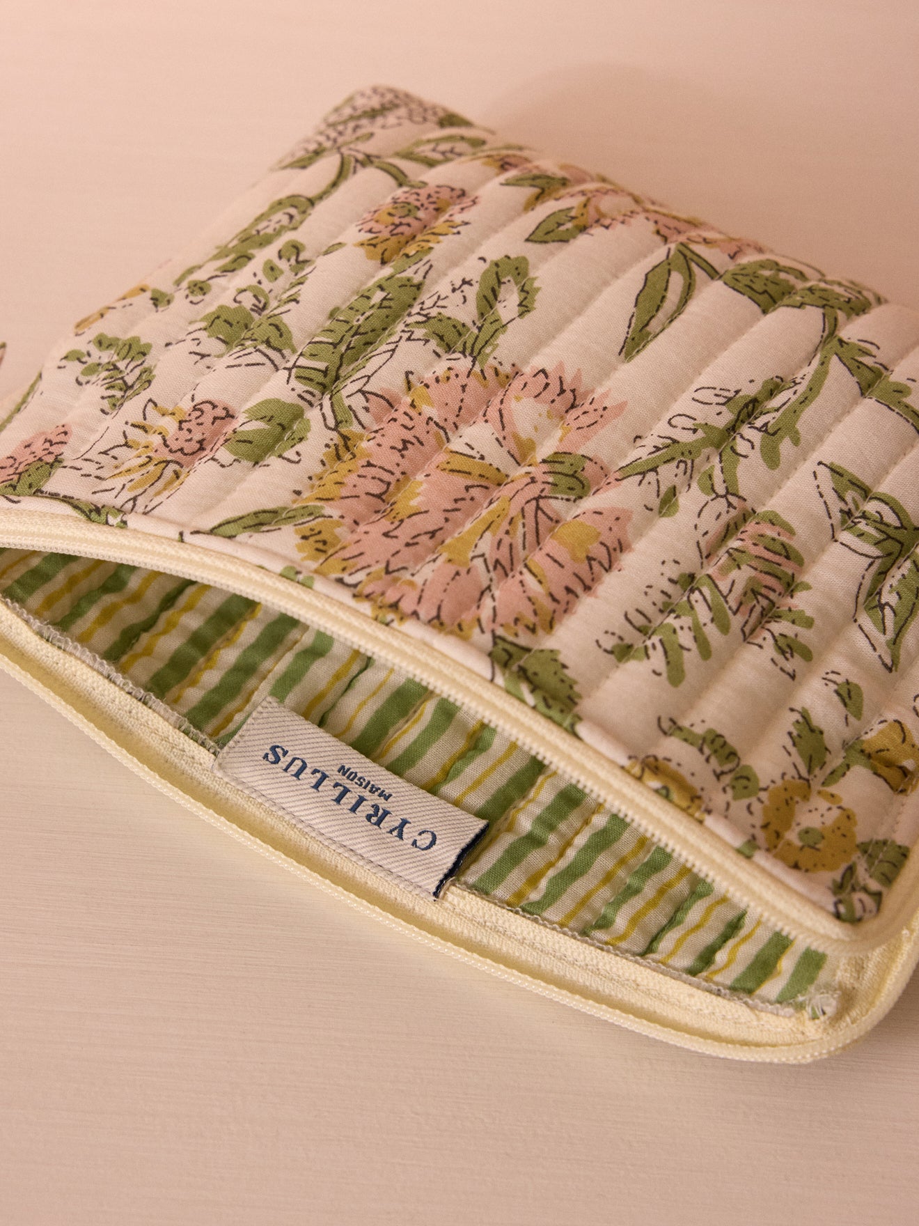 Kleine toilettas met Indiase bloemenprint