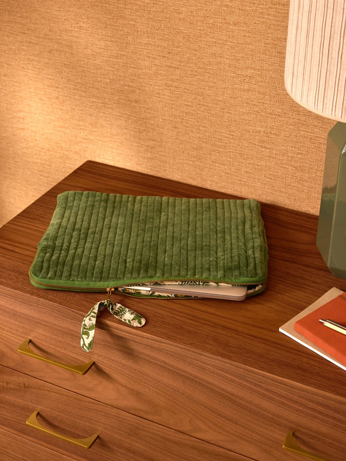 Pochette ordinateur en velours