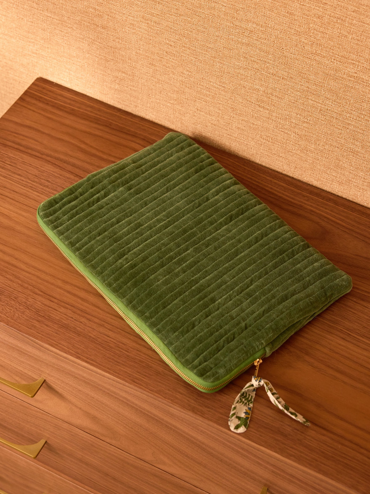 Pochette ordinateur en velours