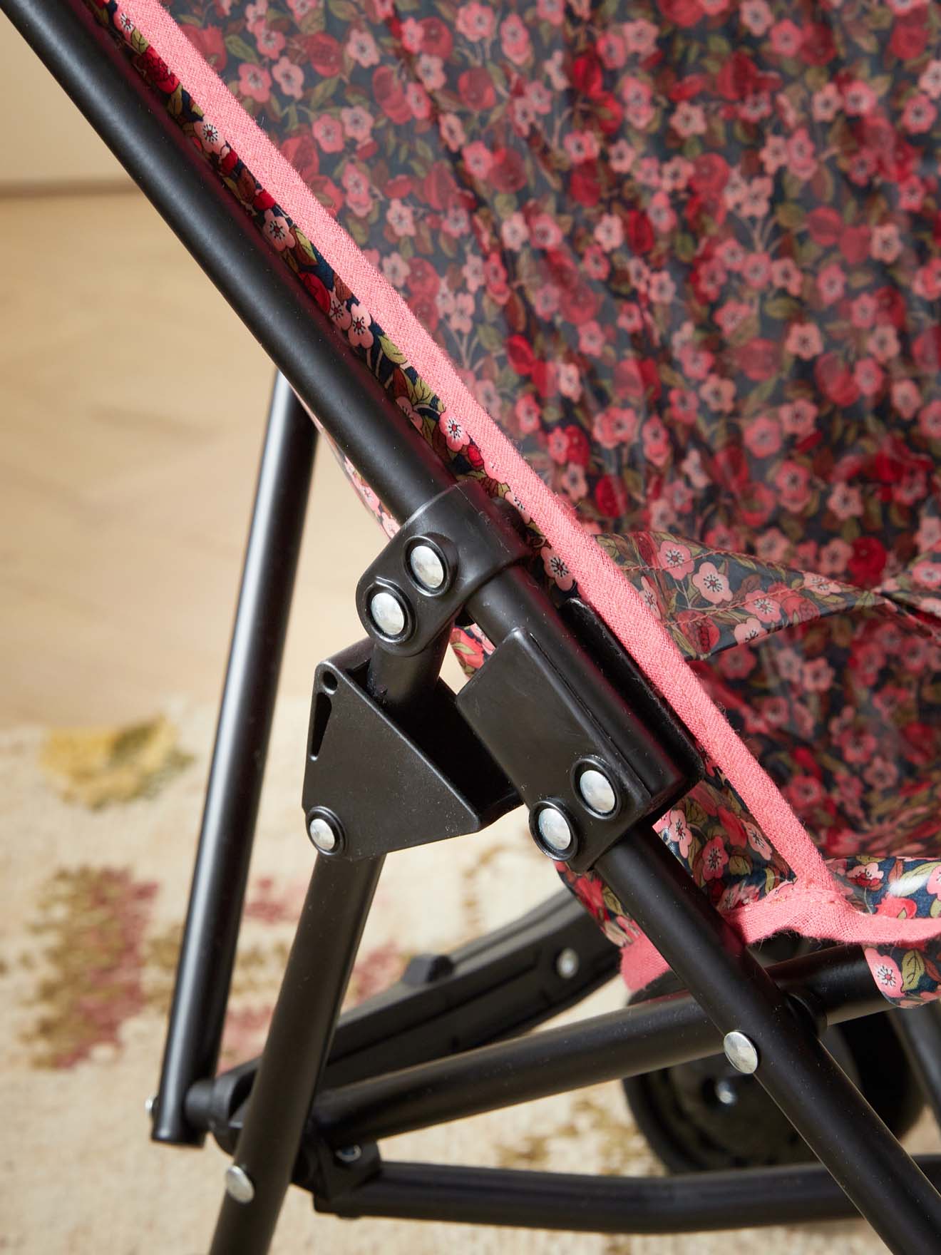Poppenwagen Mae in Liberty-stof - Collectie Cyrillus X Minikane