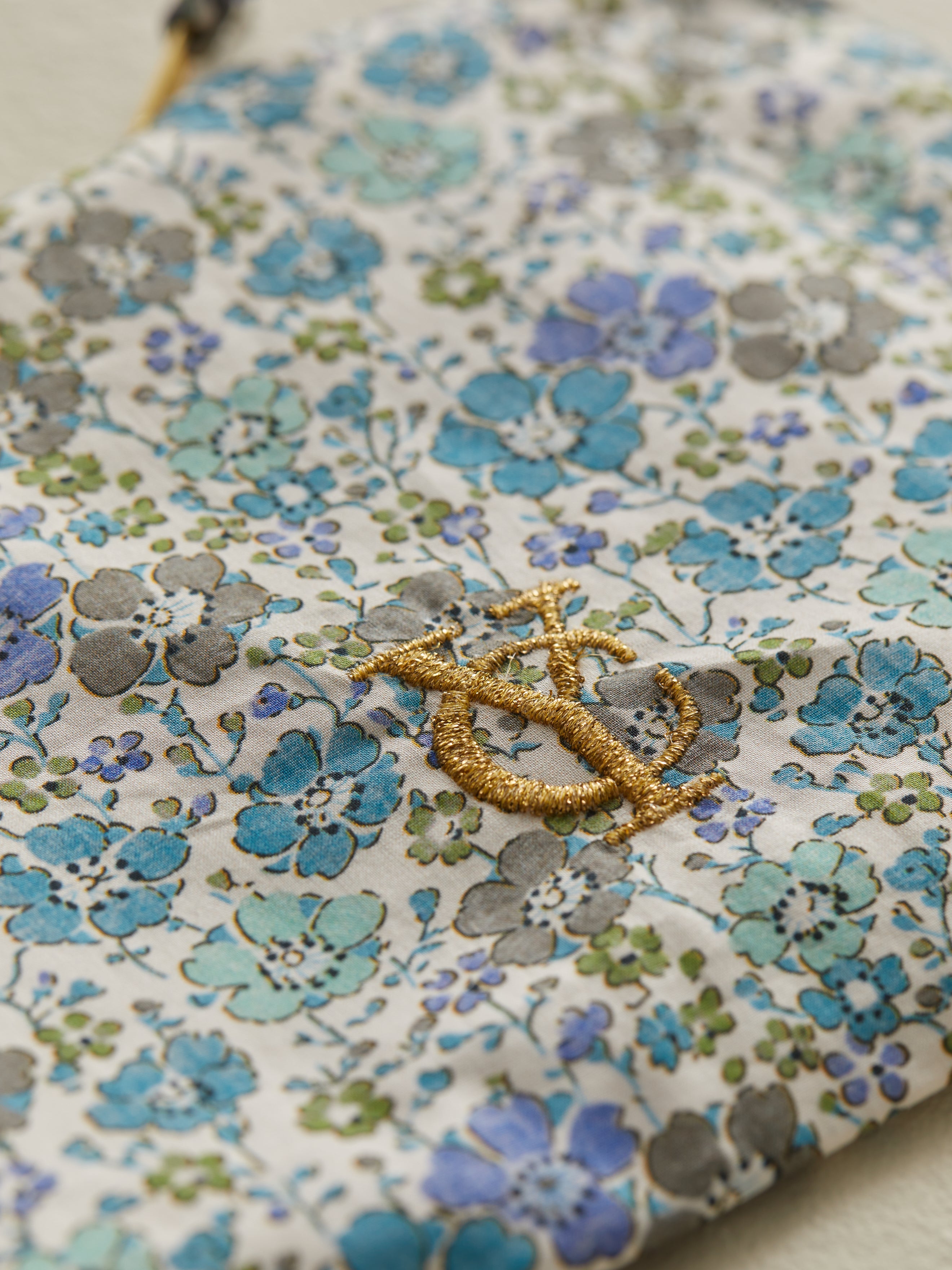 Geborduurd tasje in Liberty-stof - Solidariteitsactie