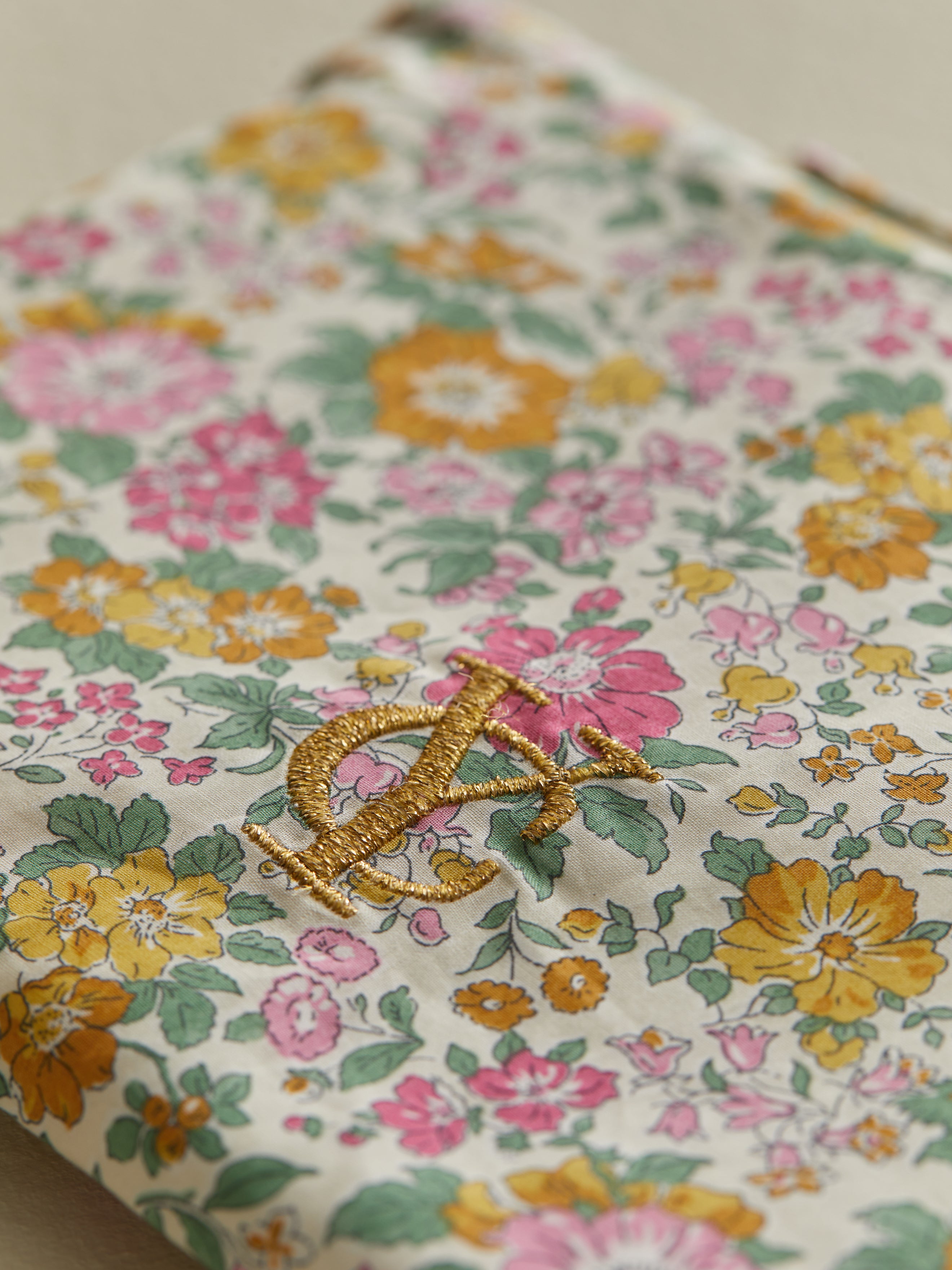 Geborduurd tasje in Liberty-stof - Solidariteitsactie