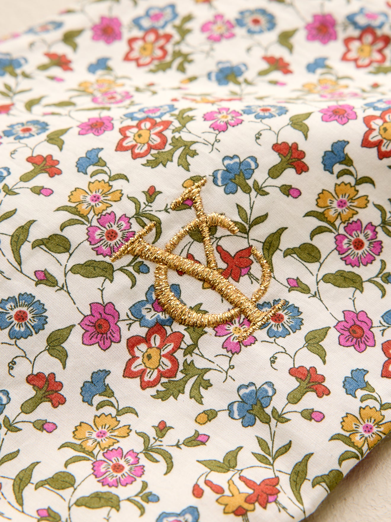 Geborduurd tasje in Liberty-stof - Solidariteitsactie