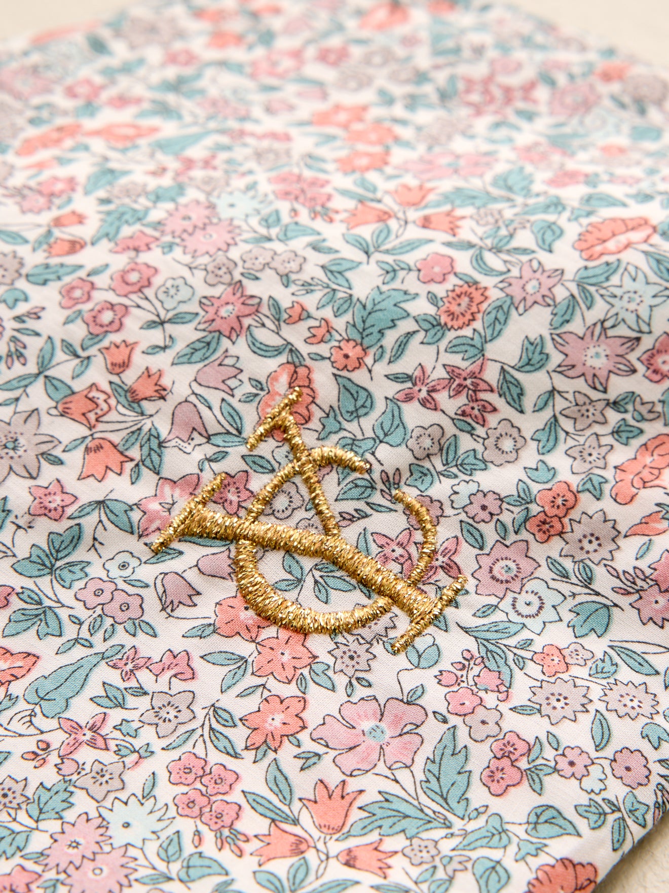 Geborduurd tasje in Liberty-stof - Solidariteitsactie