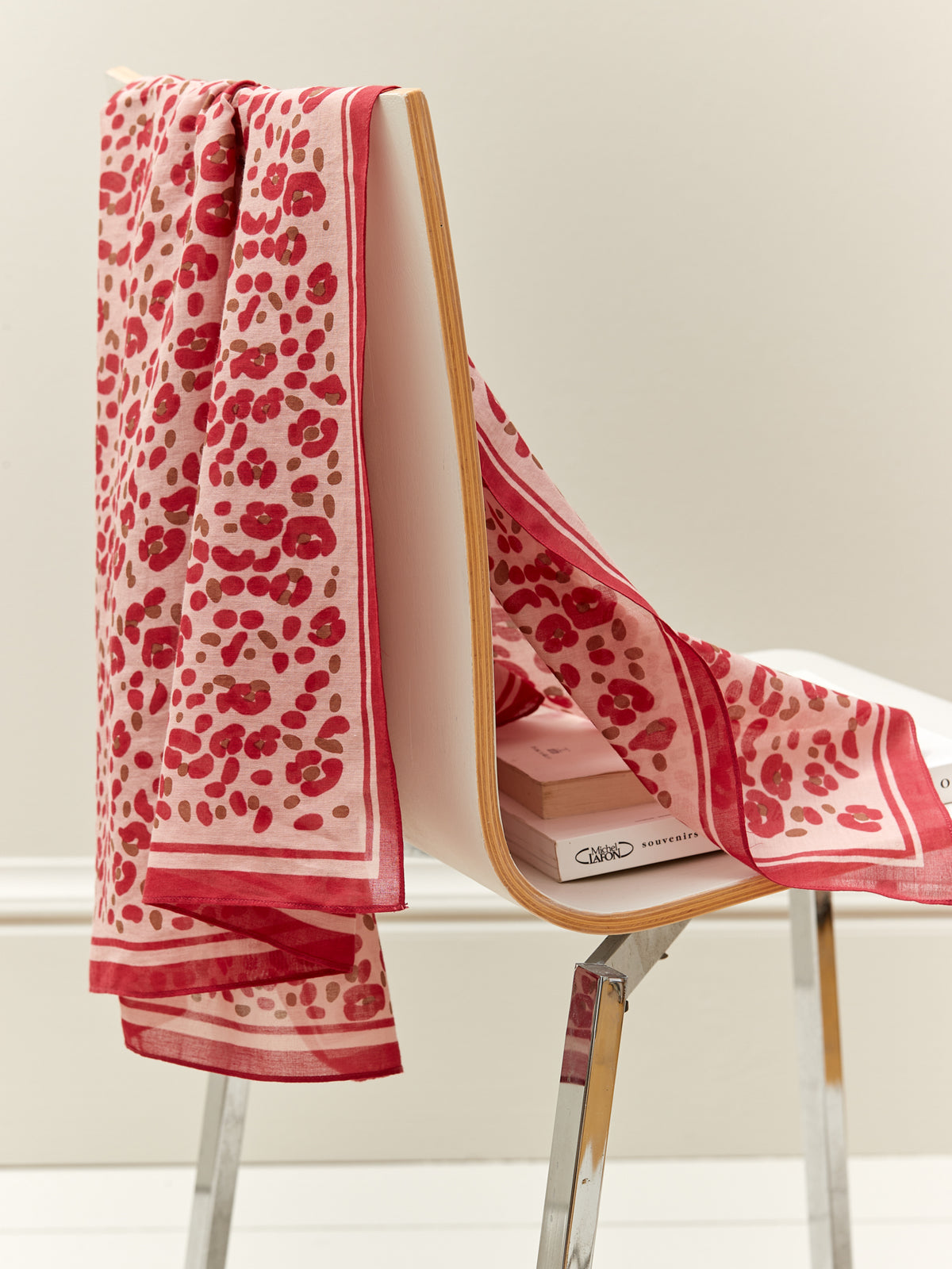 Damesfoulard met luipaardprint - biokatoen