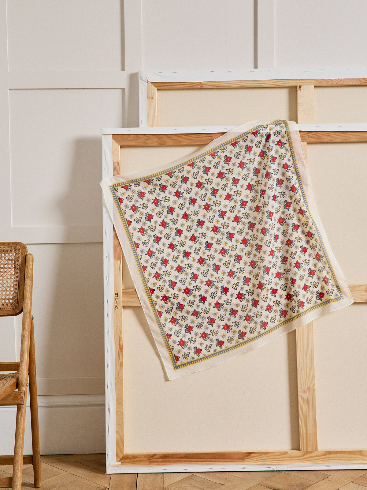 Damesfoulard met bloemenprint - biokatoen