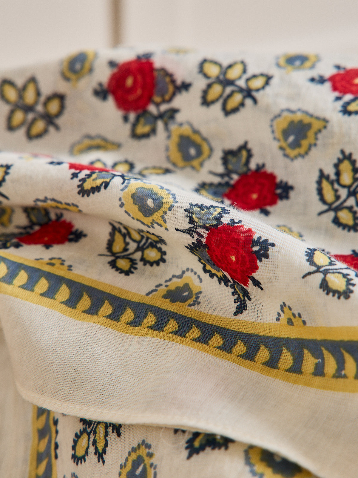 Damesfoulard met bloemenprint - biokatoen