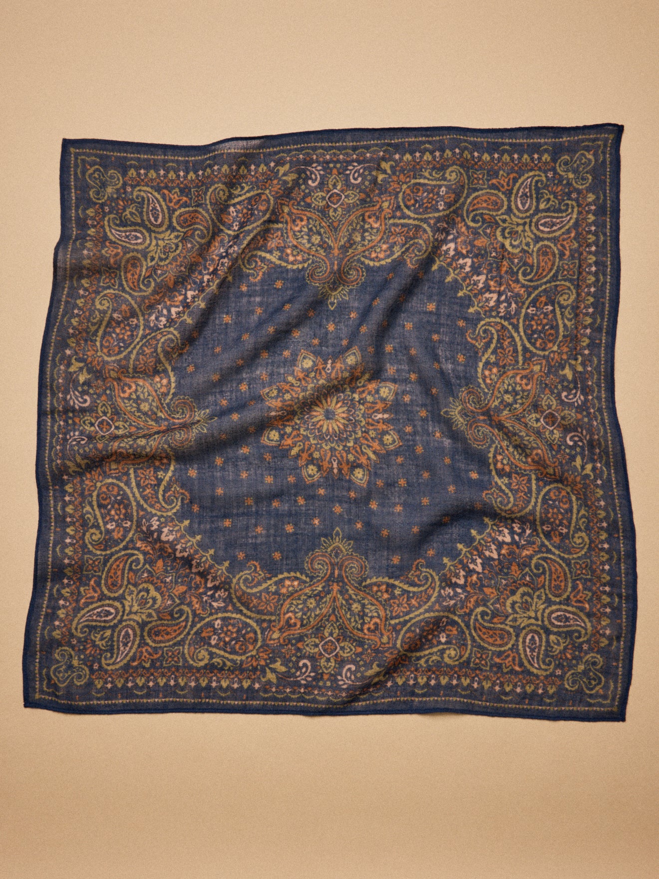 Bedrukte wollen damesbandana