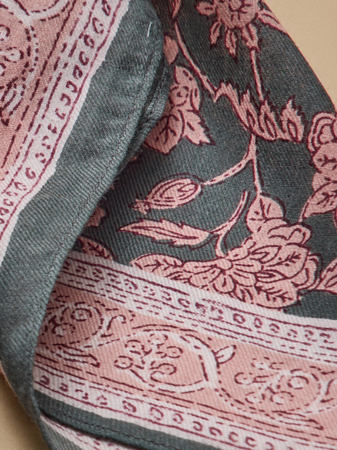 Damesfoulard met Gardenia-print