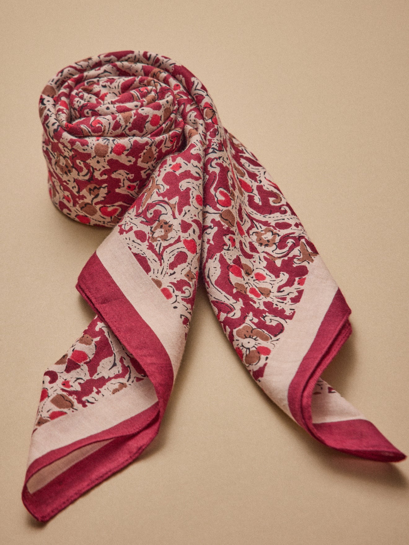 Damesfoulard met vlekkenprint