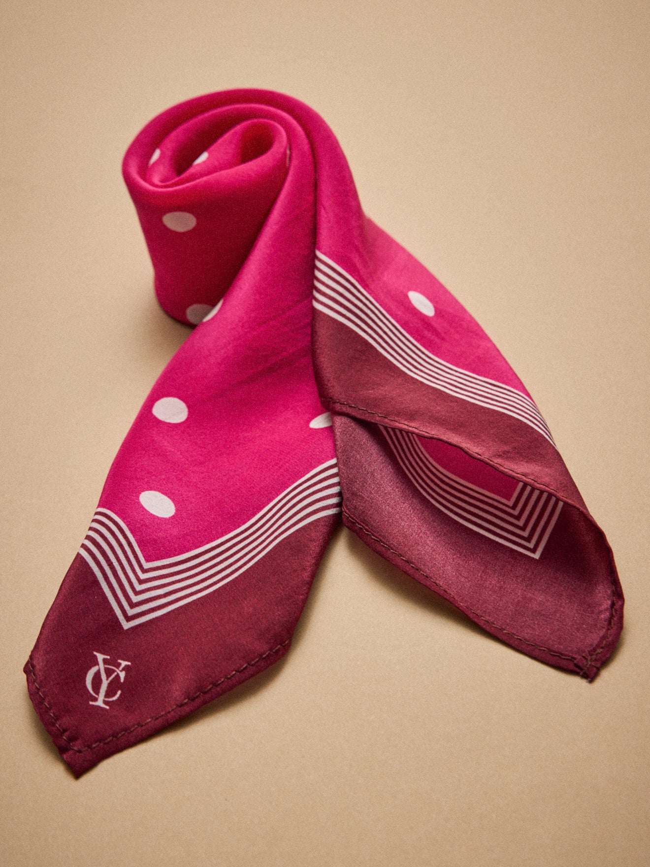 Zijden damesfoulard met stippen