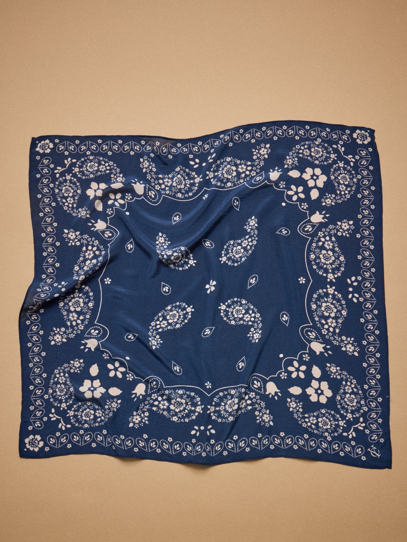 Zijden damesfoulard met stippen