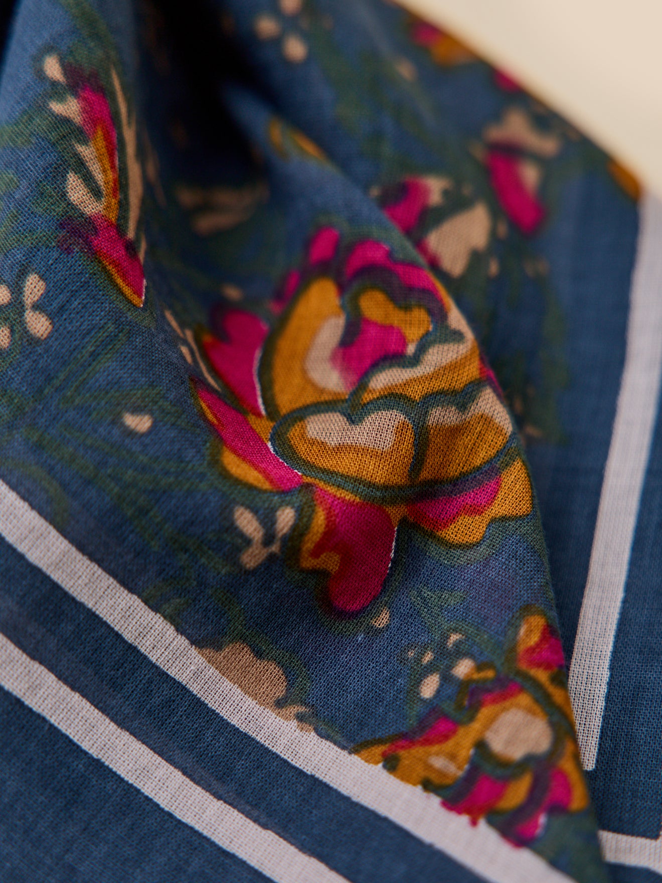 Damesfoulard met bloemenprint