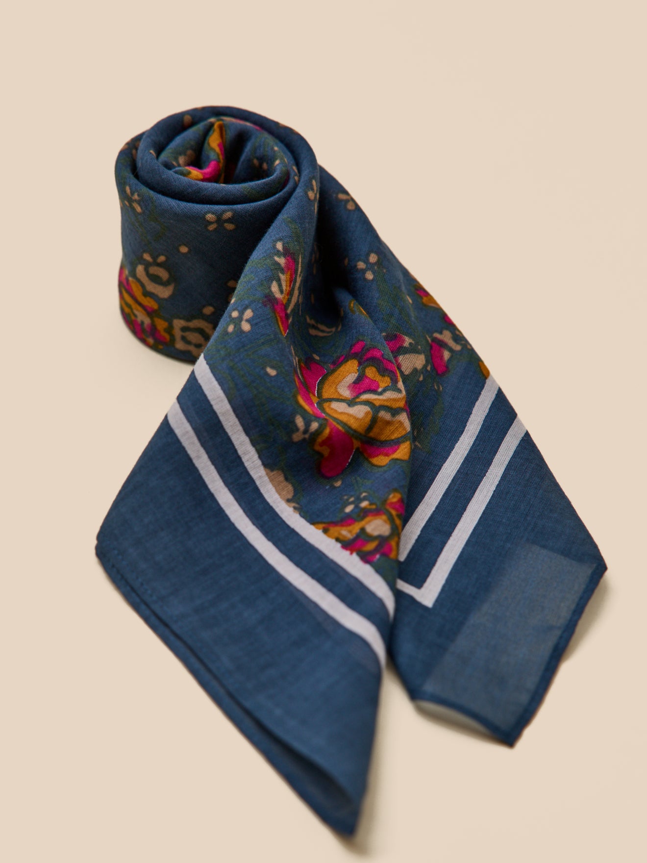 Damesfoulard met bloemenprint