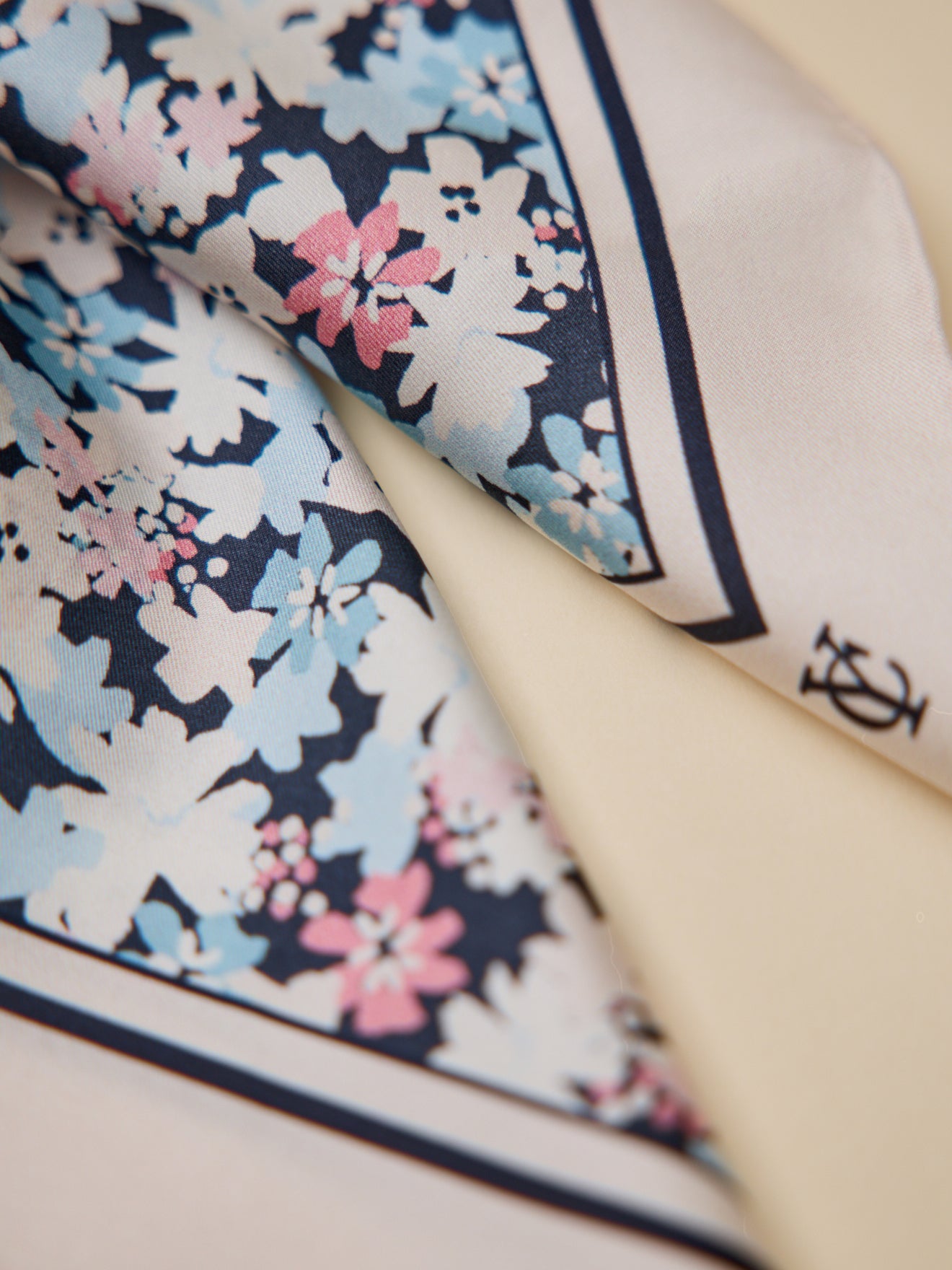 Foulard soie femme imprimé Fleurs Pop