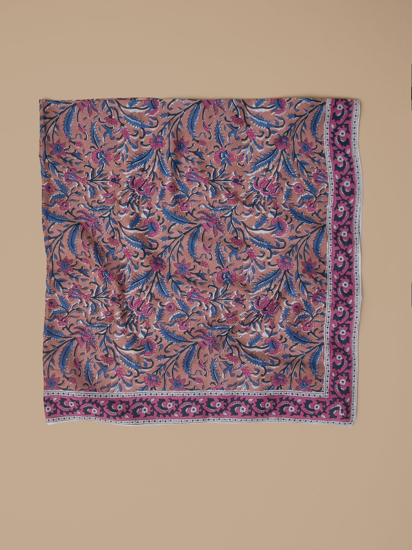 Foulard imprimé fleuri femme