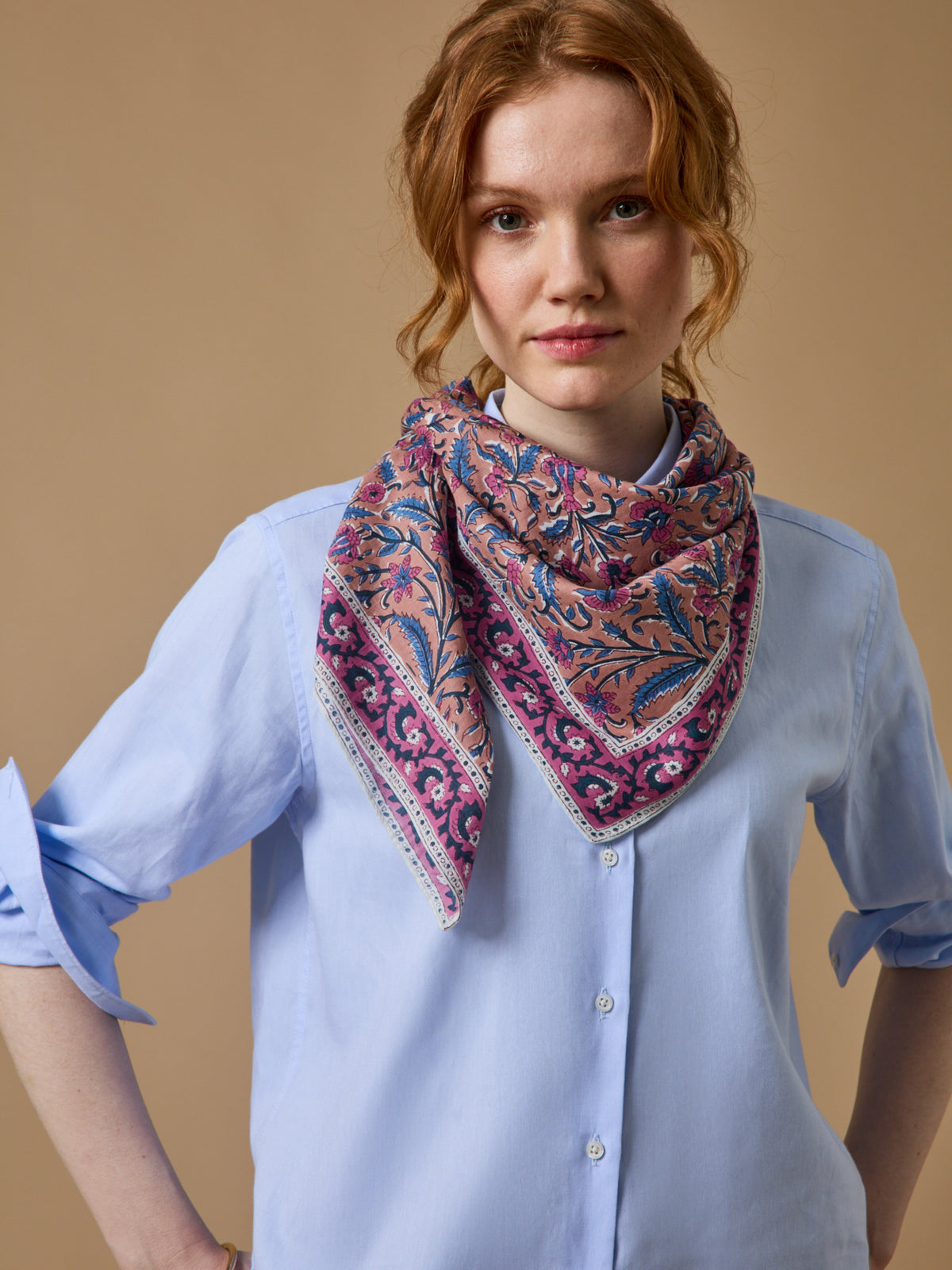 Foulard imprimé fleuri femme