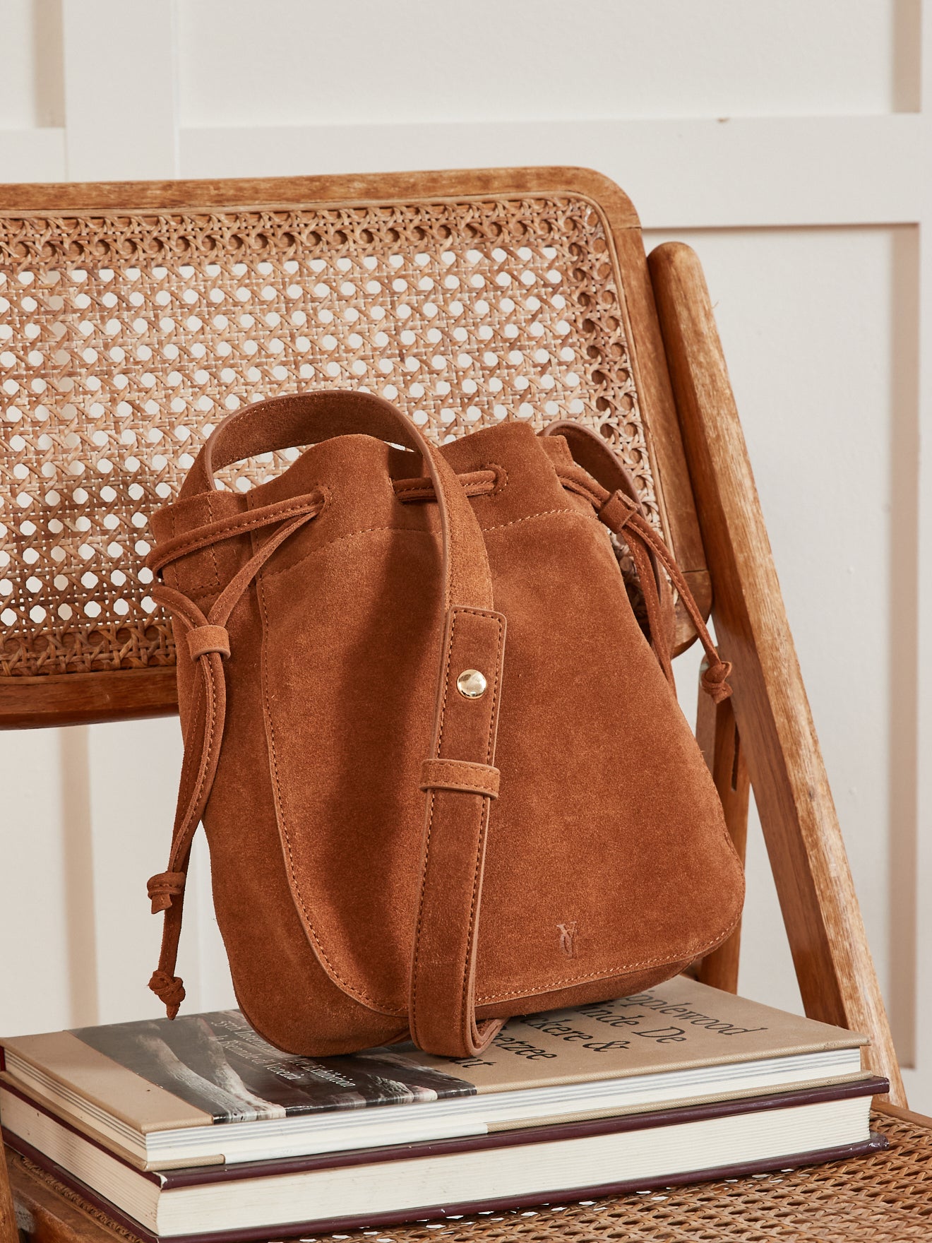 Sac seau femme en cuir suédé - Collection Maroquinerie Cyrillus