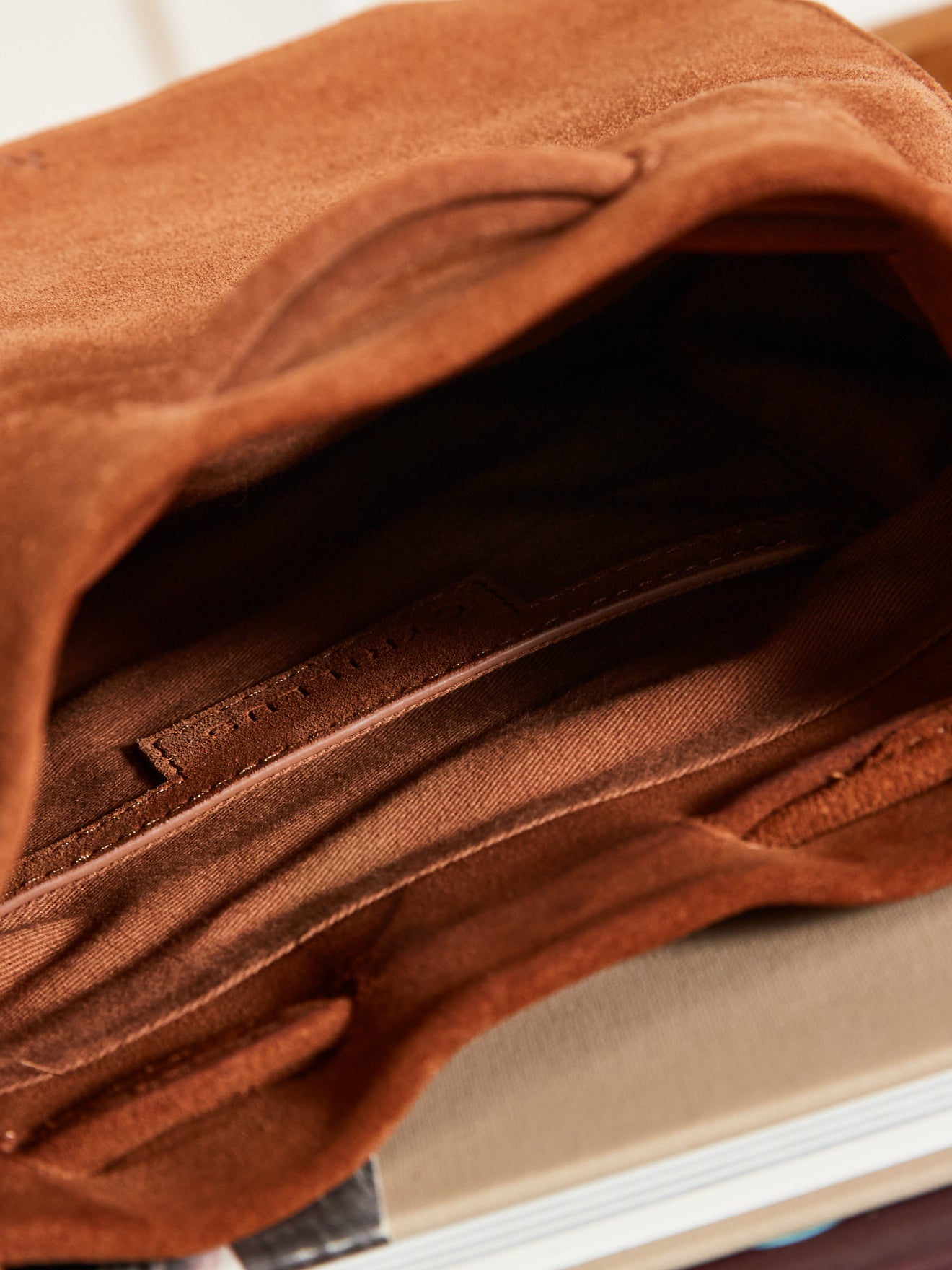 Sac seau femme en cuir suédé - Collection Maroquinerie Cyrillus