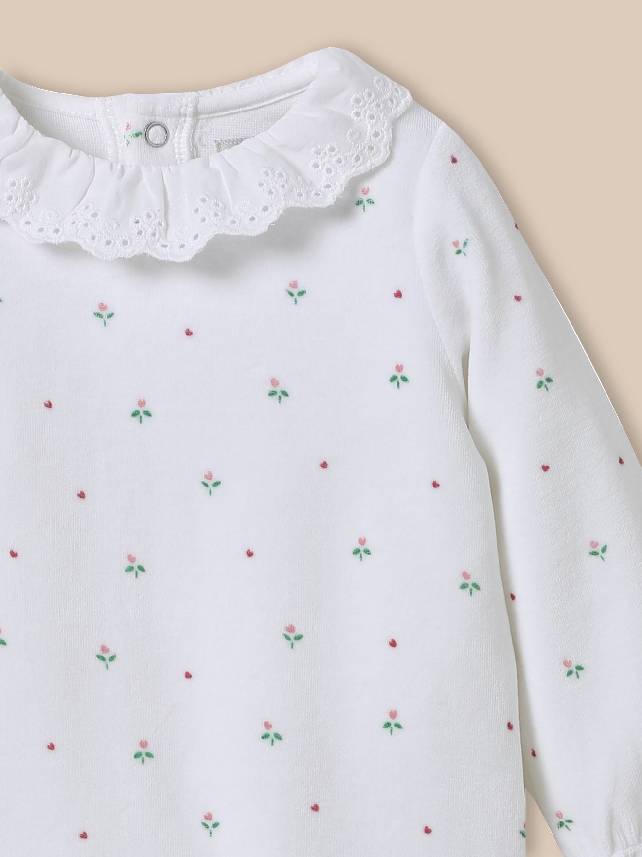 Babyslaappakje in velours met kraag in broderie anglaise