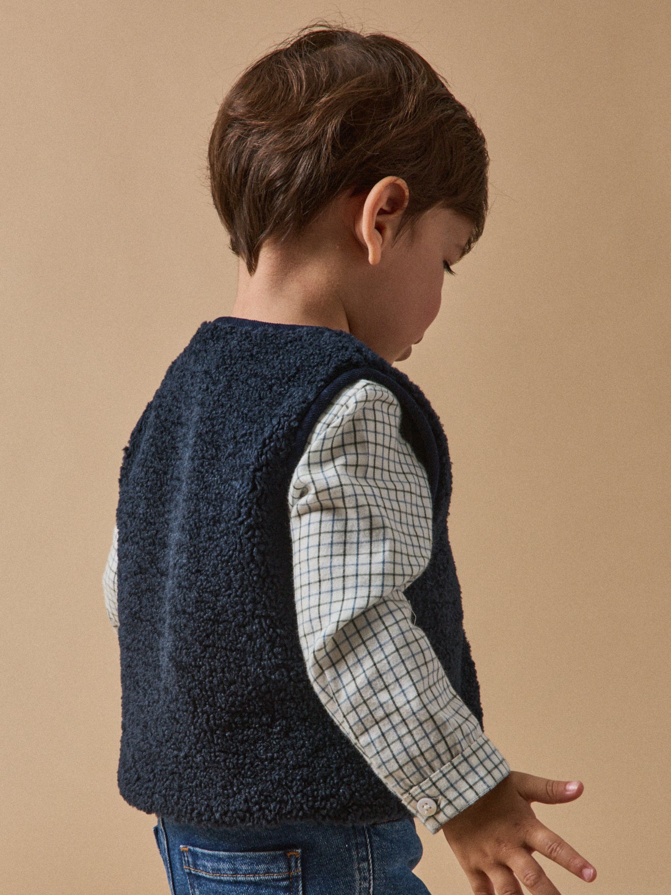 Mouwloos babyjasje in sherpa