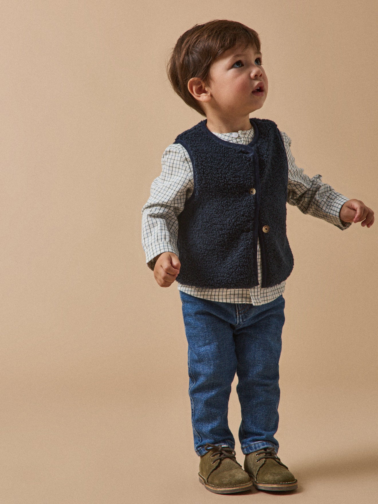 Mouwloos babyjasje in sherpa