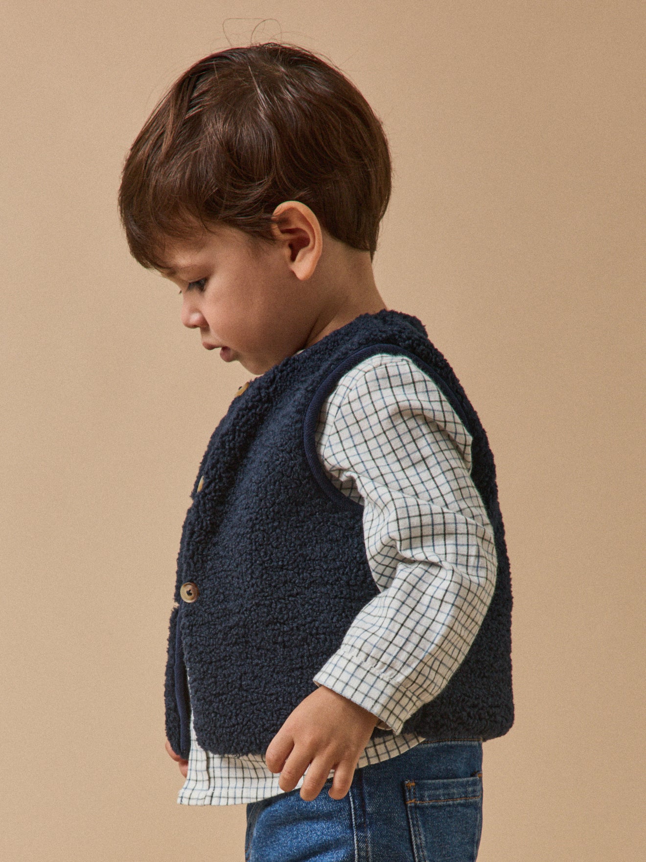 Mouwloos babyjasje in sherpa