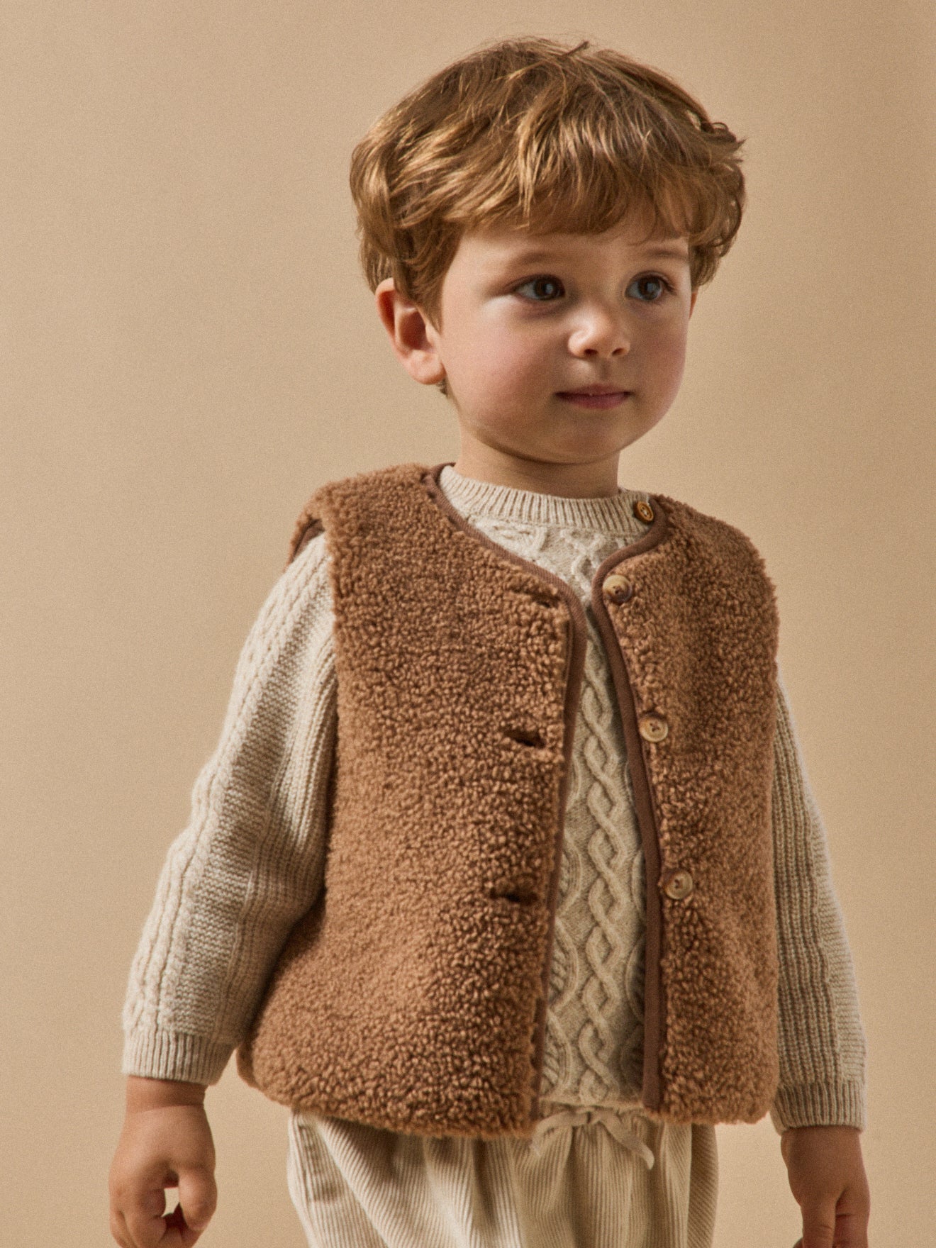 Mouwloos babyjasje in sherpa