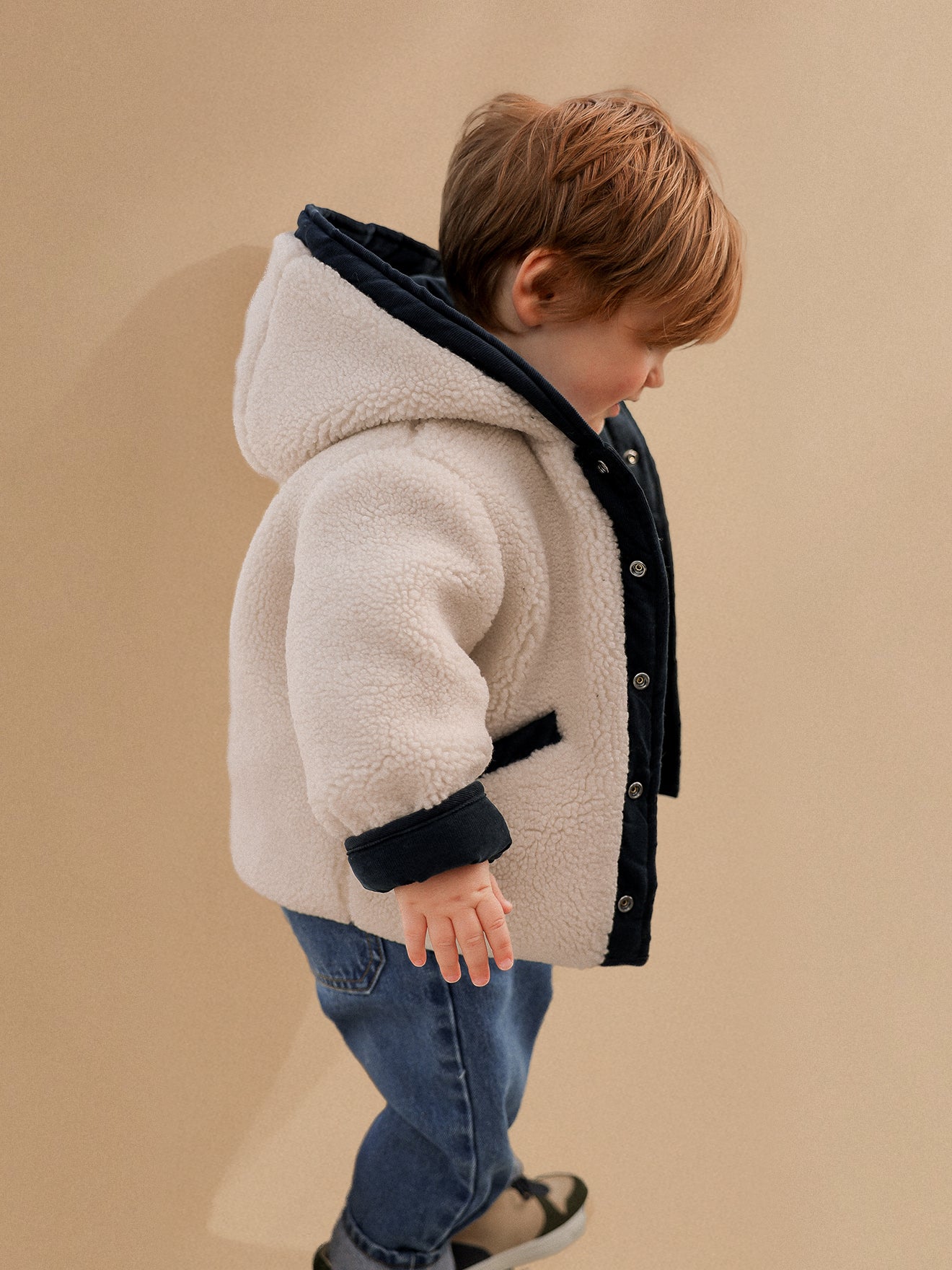 Omkeerbaar babyjasje met kap